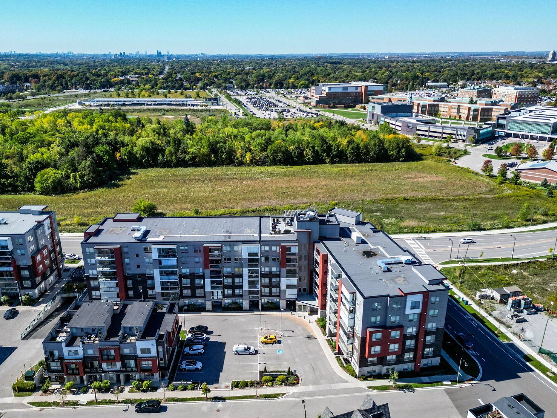 Markham, ON L6B 1M7,58 Adam Sellers ST #417