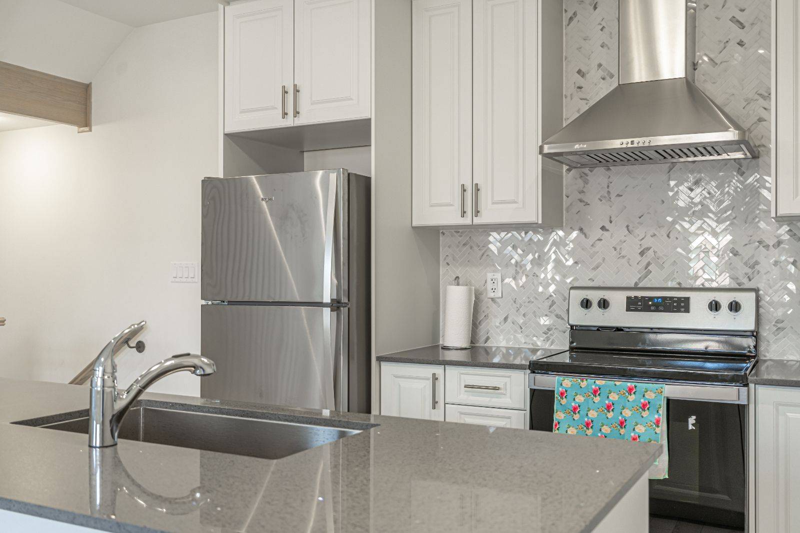 Barrie, ON L4N 6A3,31 Bluebird LN