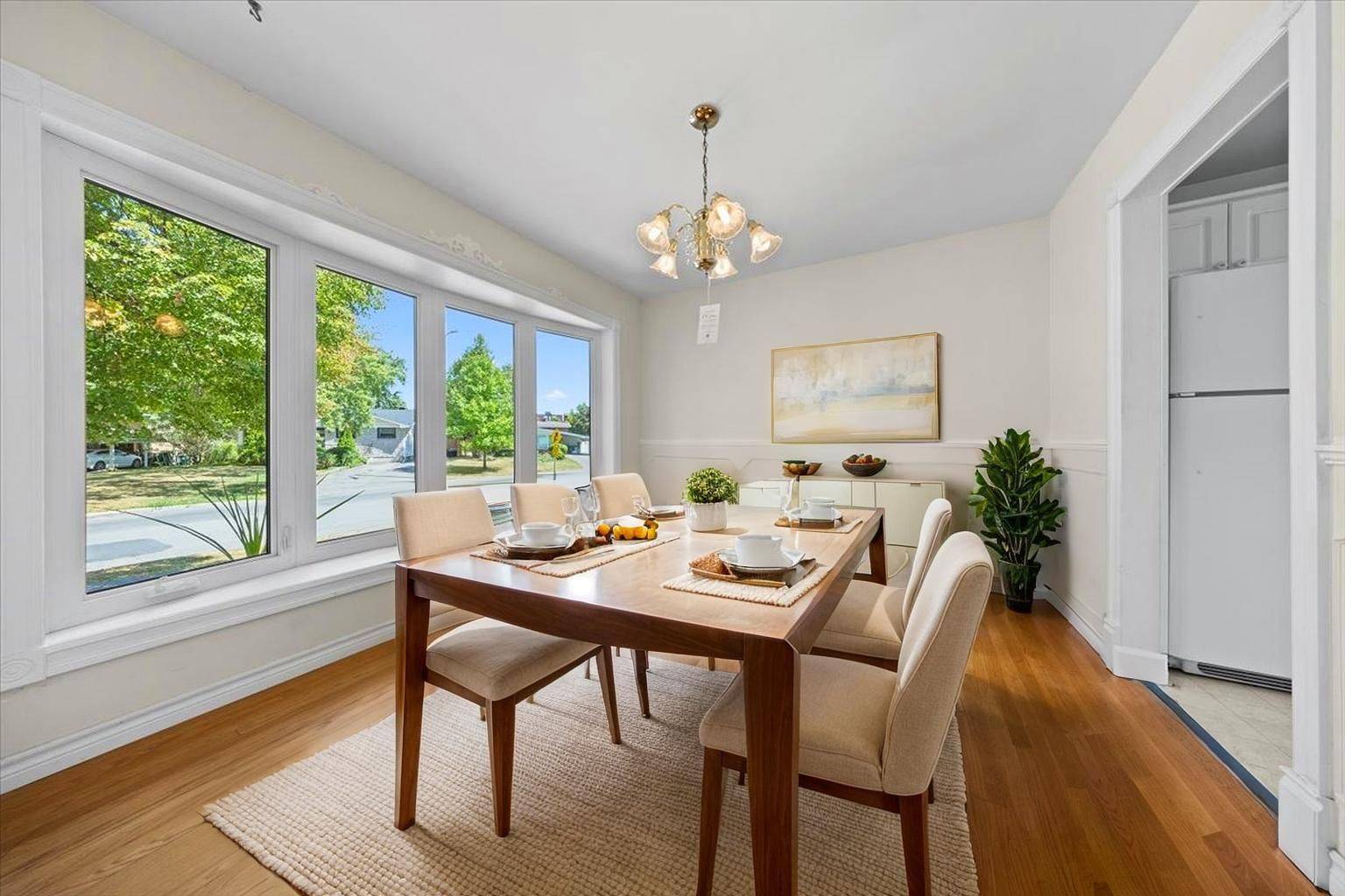 Elmvale Acres And Area, ON K1G 3B9,2326 Harding RD