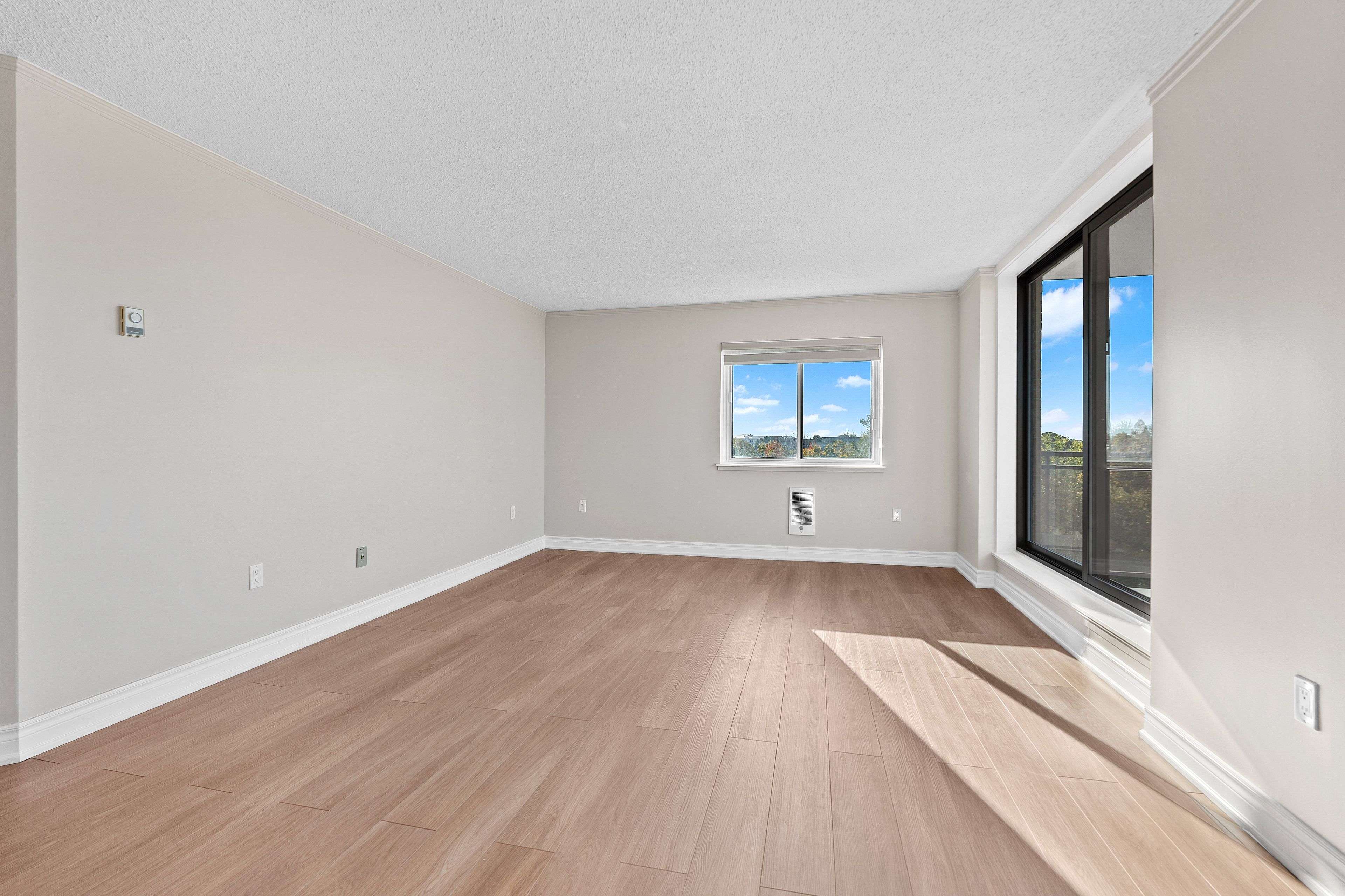 Kingston, ON K7L 5H6,120 Barrett CT #609