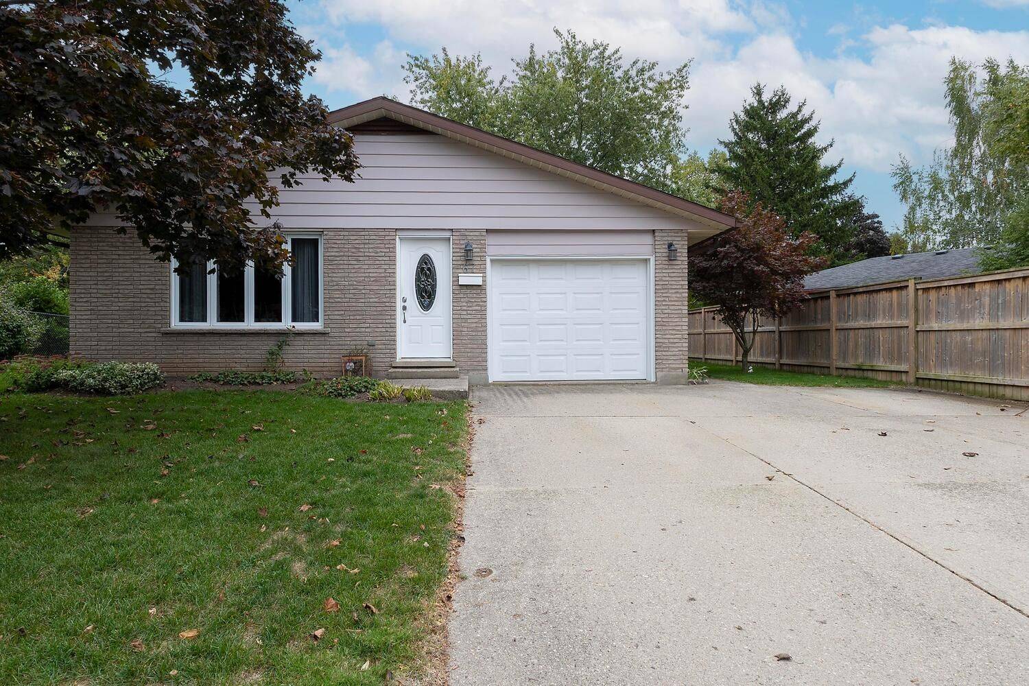 Stratford, ON N5A 6X9,67 Dixon RD