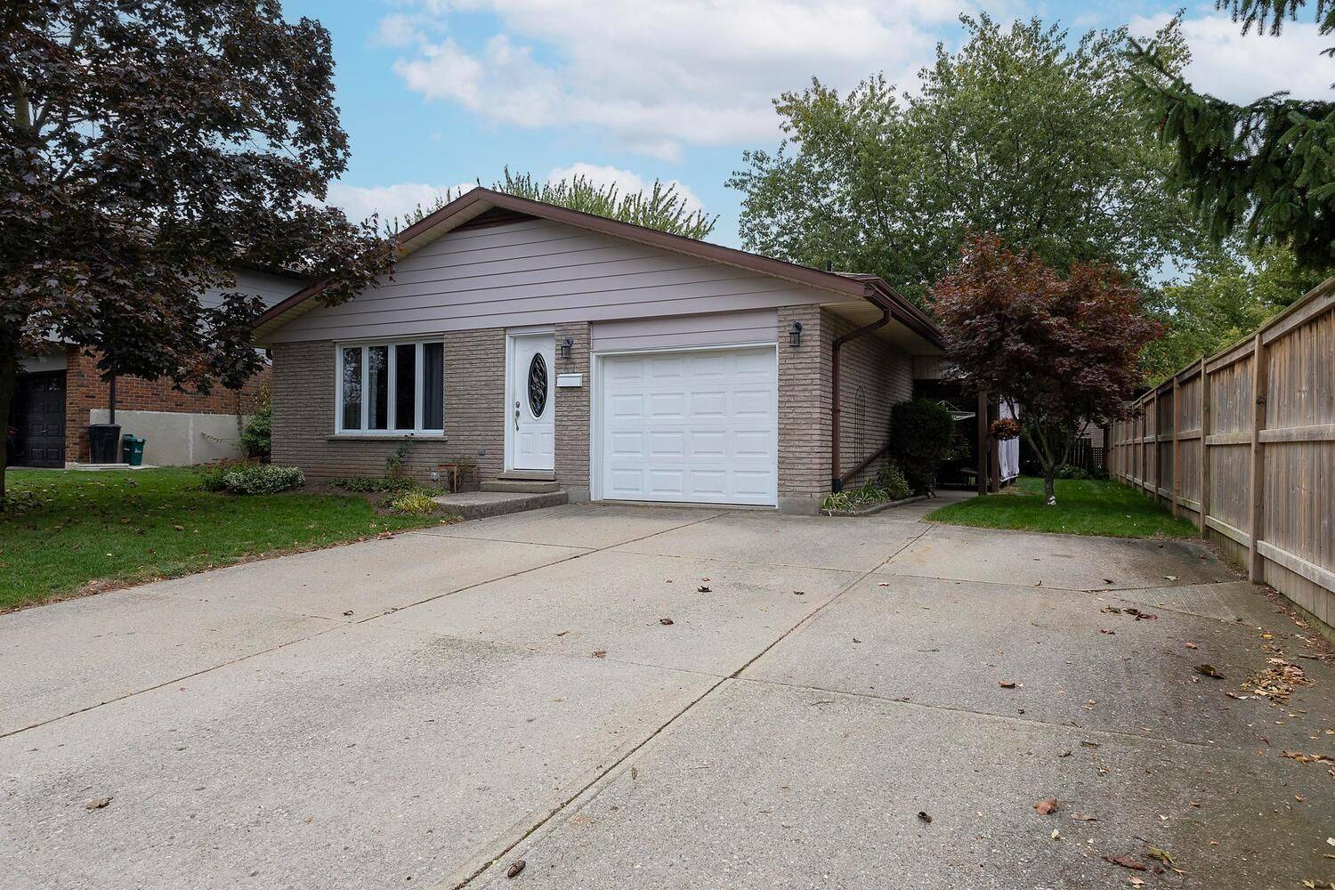 Stratford, ON N5A 6X9,67 Dixon RD