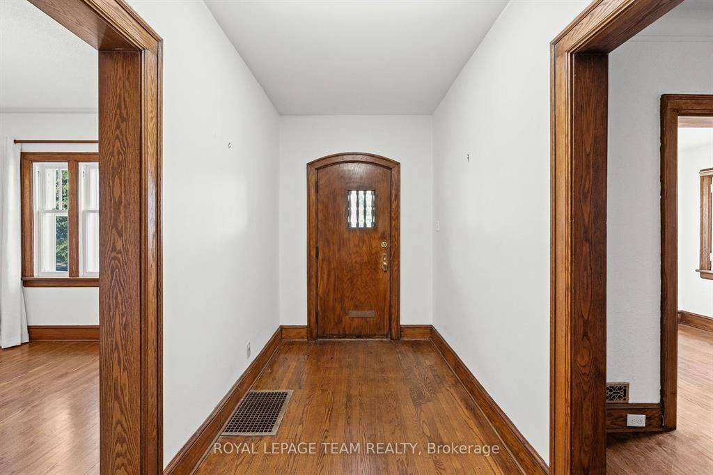 New Edinburgh - Lindenlea, ON K1M 0R2,131 Acacia AVE