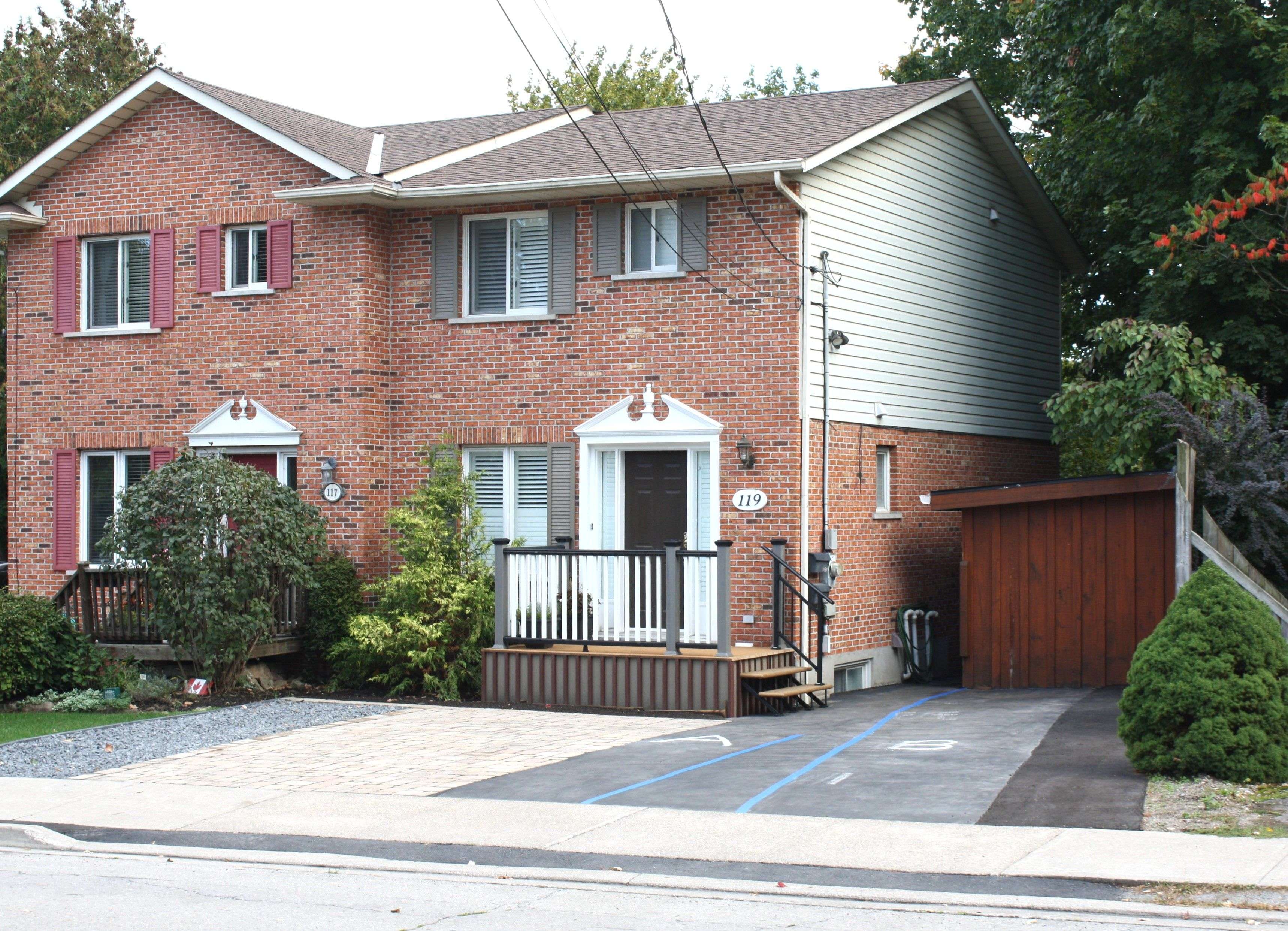 Grimsby, ON L3M 3Y1,119 Main ST W