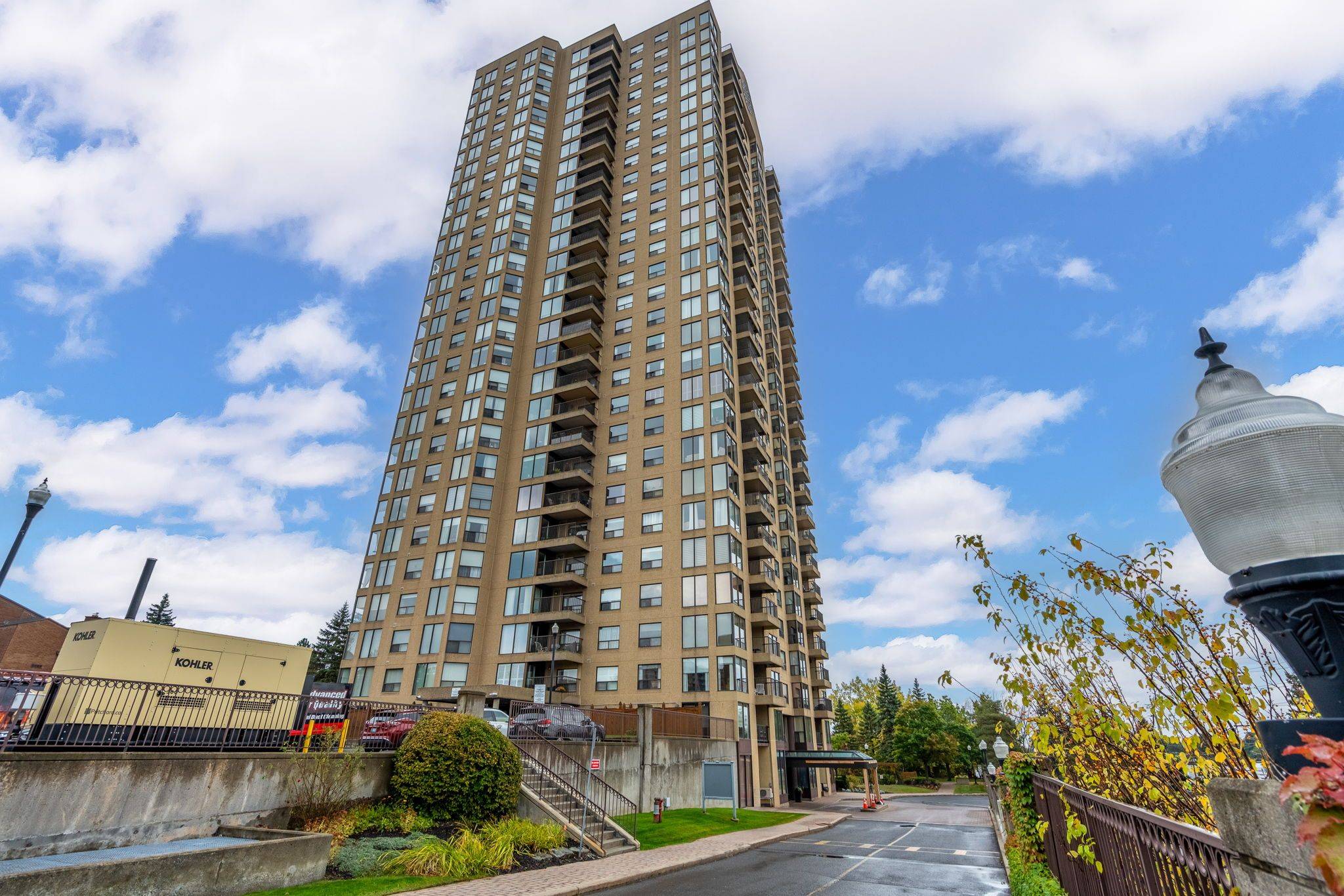 Manor Park - Cardinal Glen And Area, ON K1K 4H9,545 St Laurent BLVD #1604