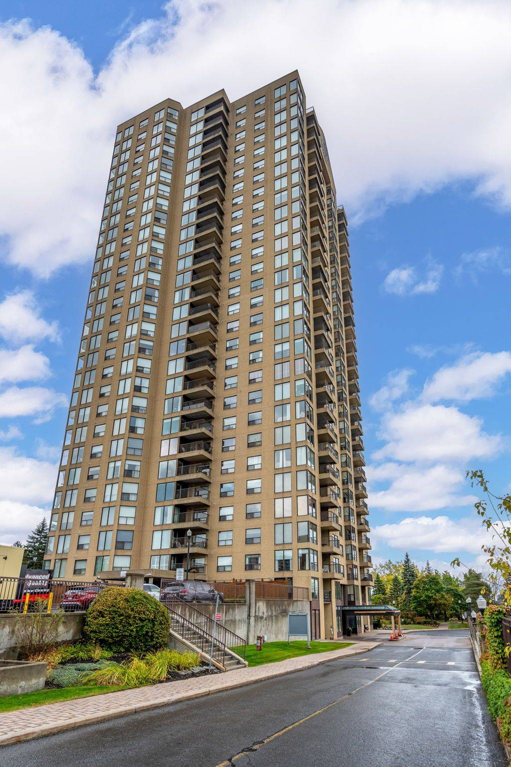 Manor Park - Cardinal Glen And Area, ON K1K 4H9,545 St Laurent BLVD #1604
