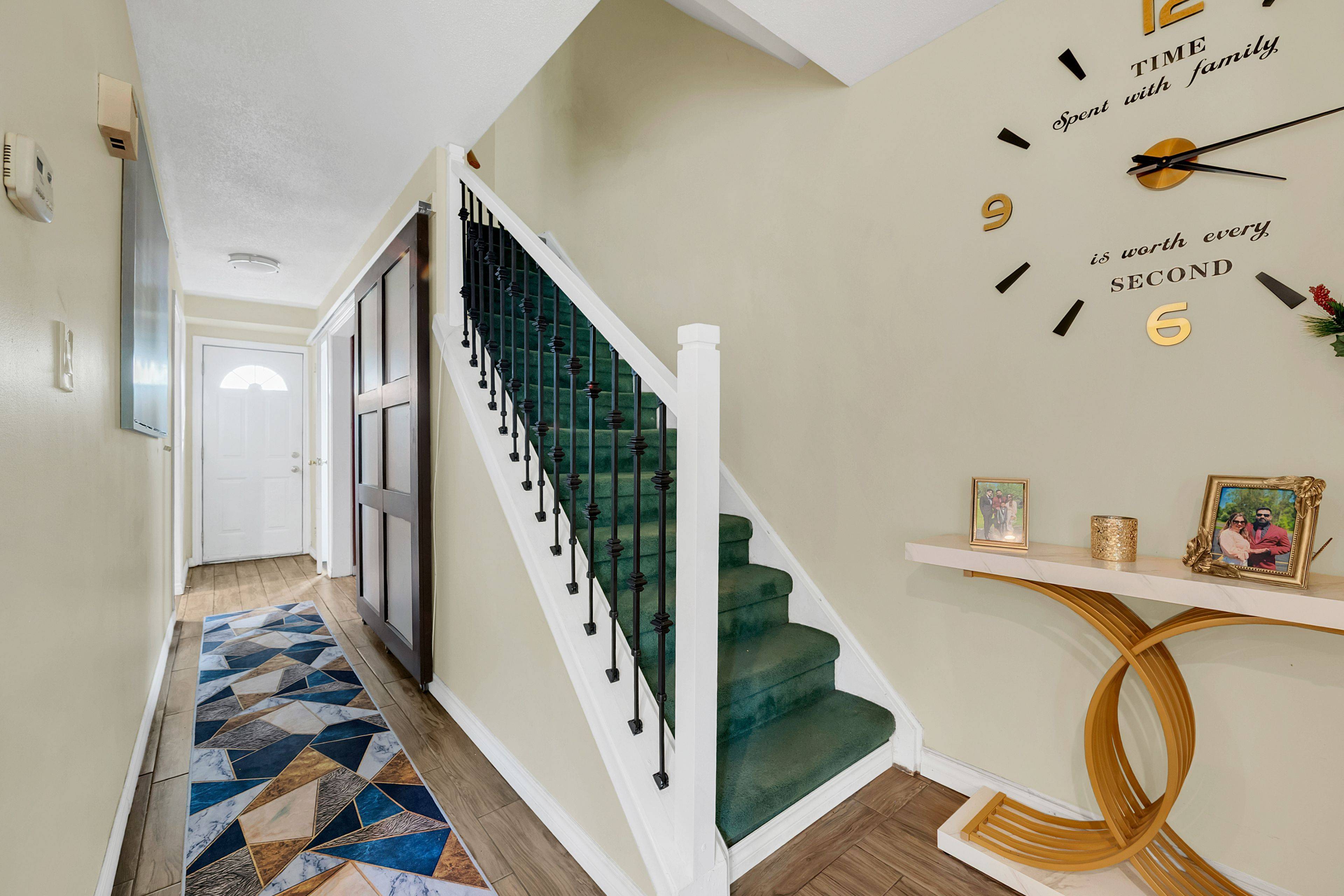 Hamilton, ON L8E 1J8,18 Riverdale DR