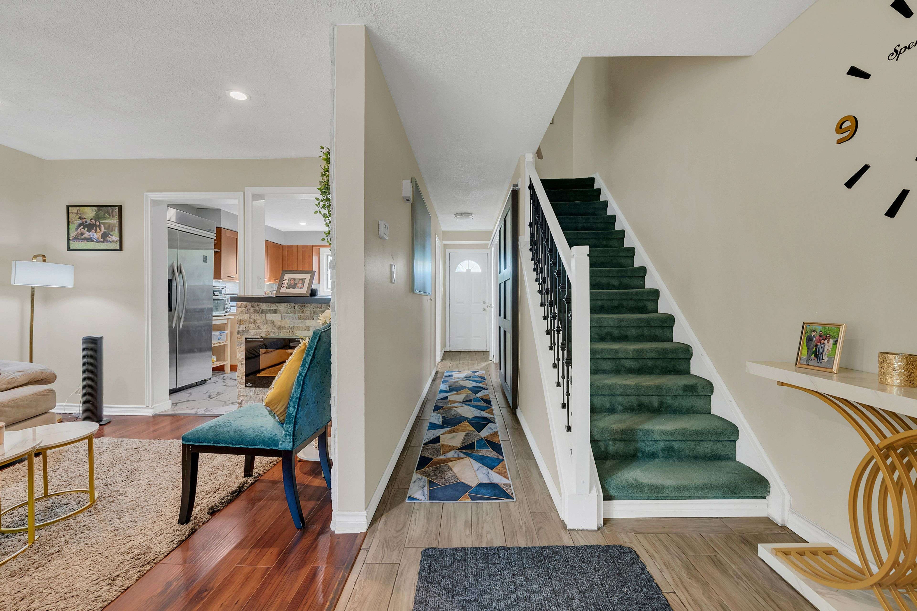 Hamilton, ON L8E 1J8,18 Riverdale DR