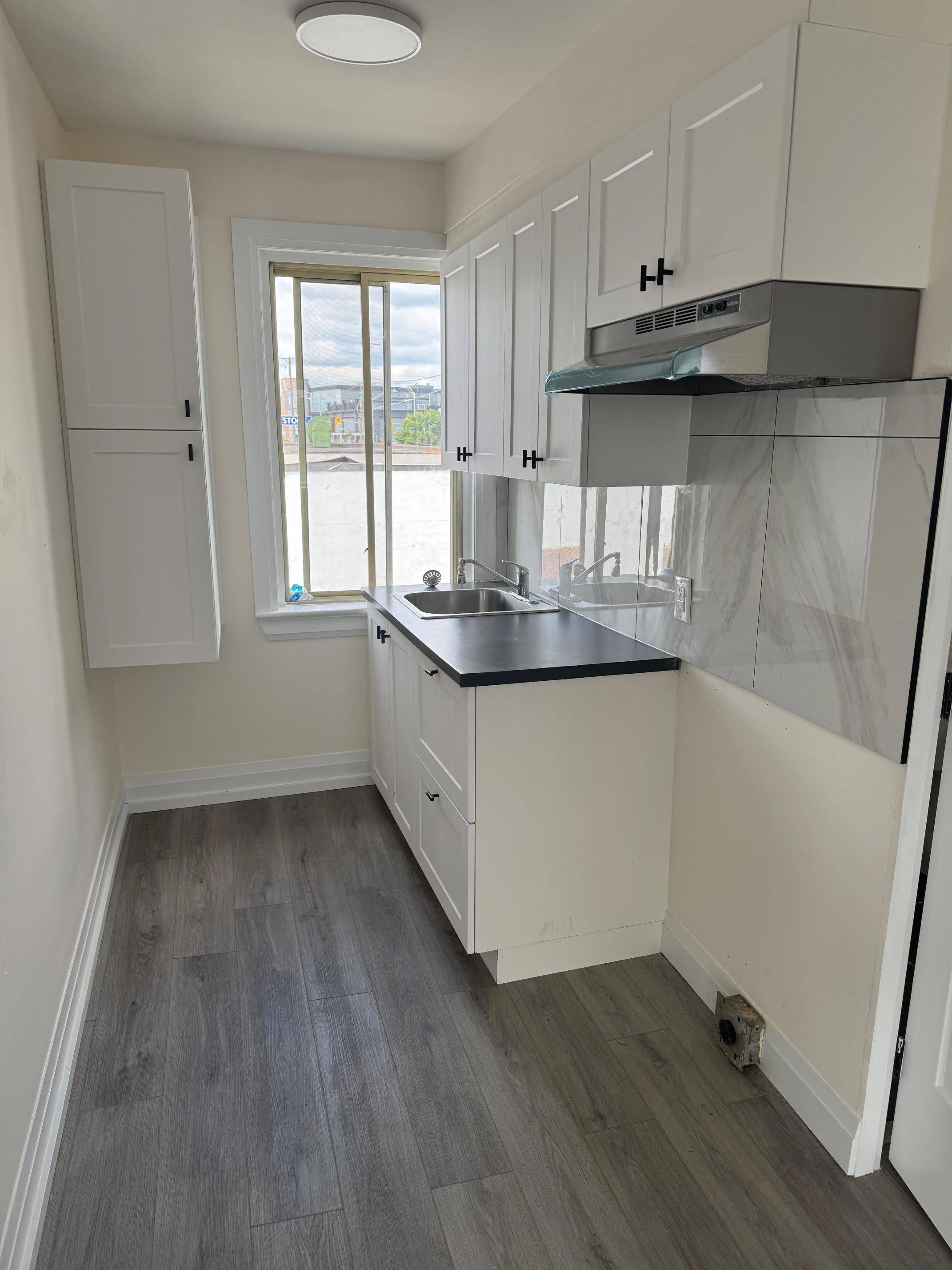 Mckellar Heights - Glabar Park And Area, ON K1Z 5A2,874 Clyde AVE #1