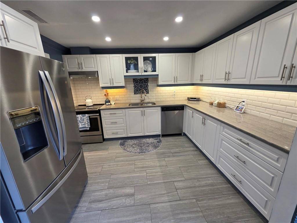 Hamilton, ON L9B 1T8,69 Gates LN