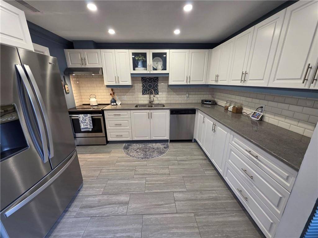 Hamilton, ON L9B 1T8,69 Gates LN