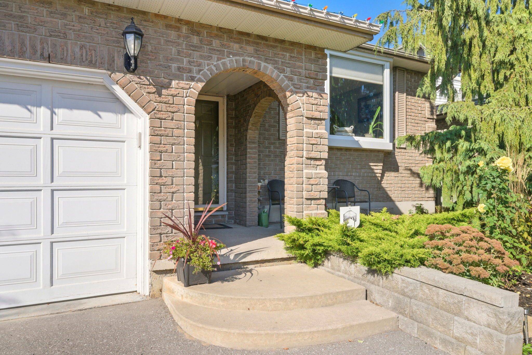 Oshawa, ON L1J 7M7,872 Mount Allan AVE