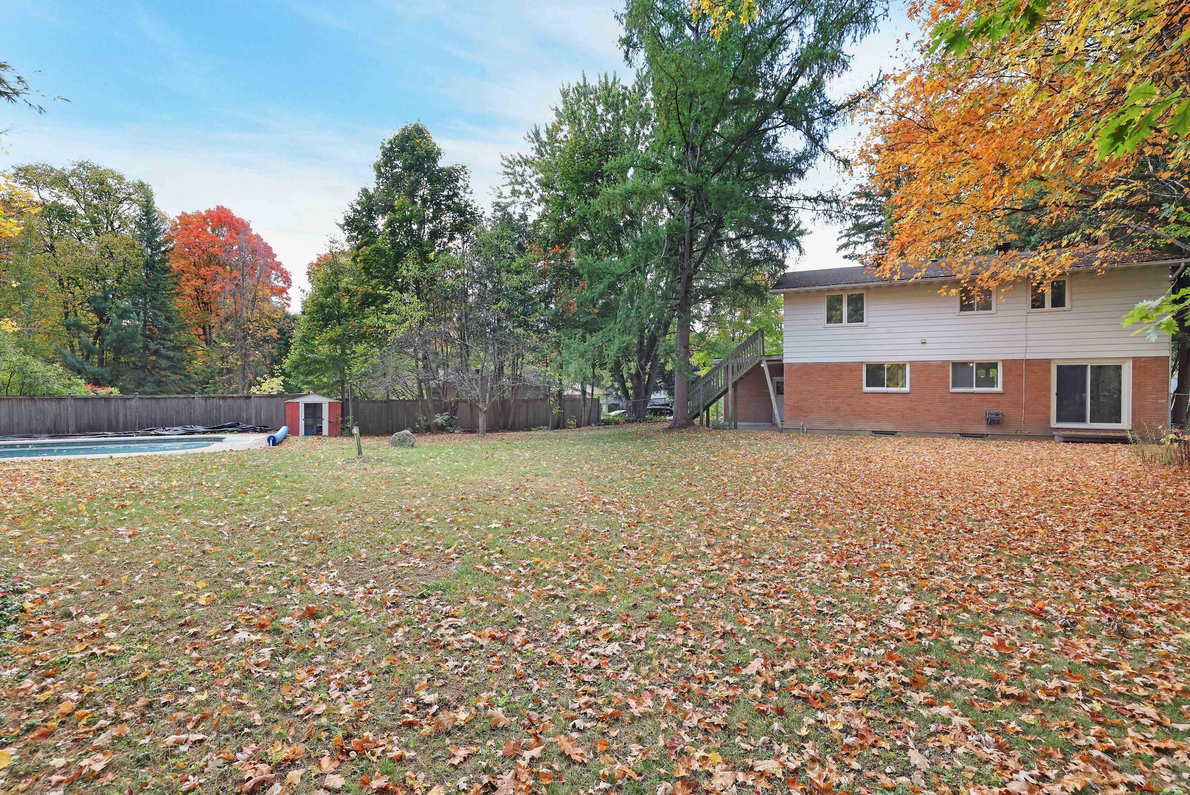 Carp - Huntley Ward, ON K0A 1L0,120 Glenncastle DR