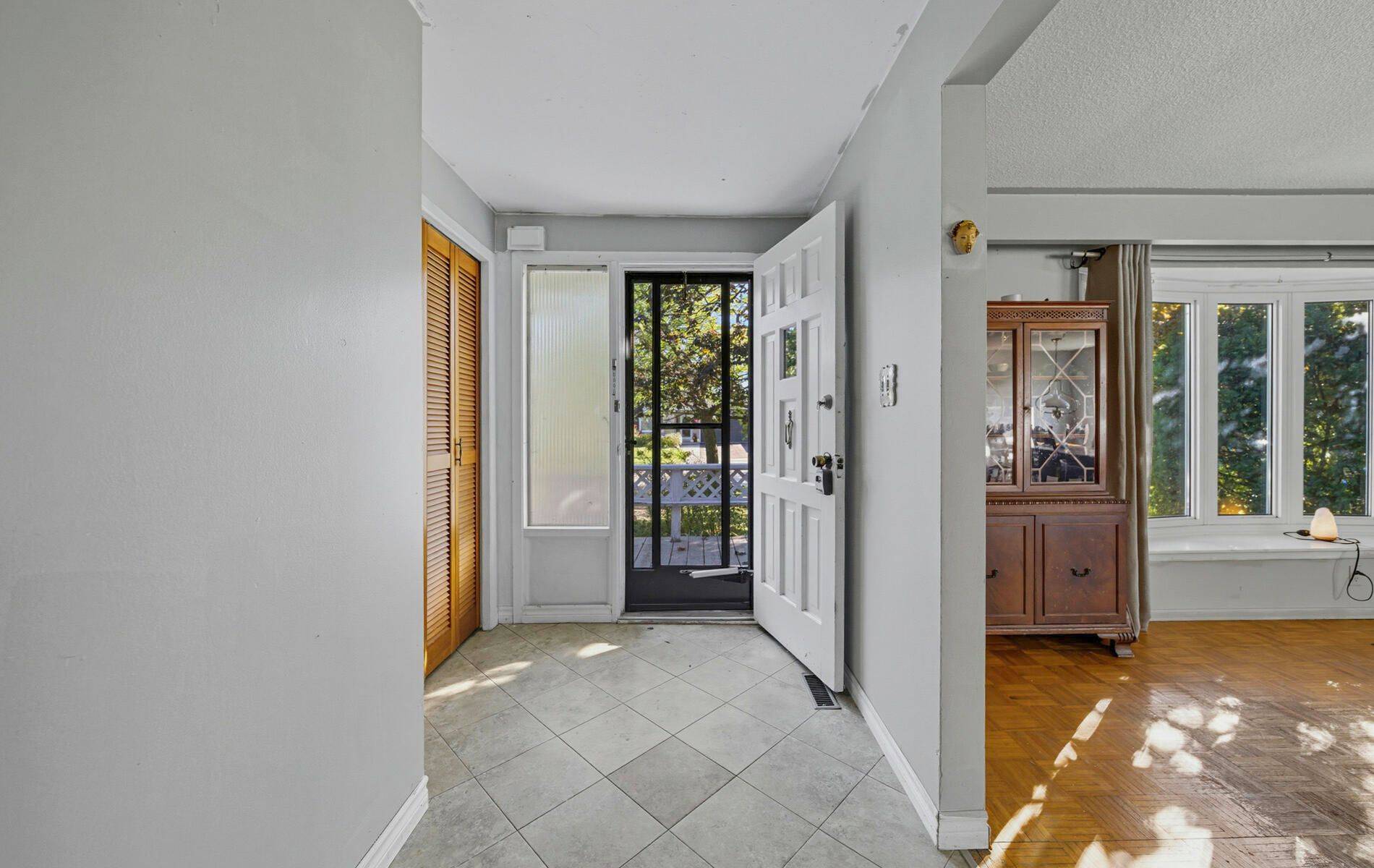 Ajax, ON L1S 3J3,26 Slater CRES