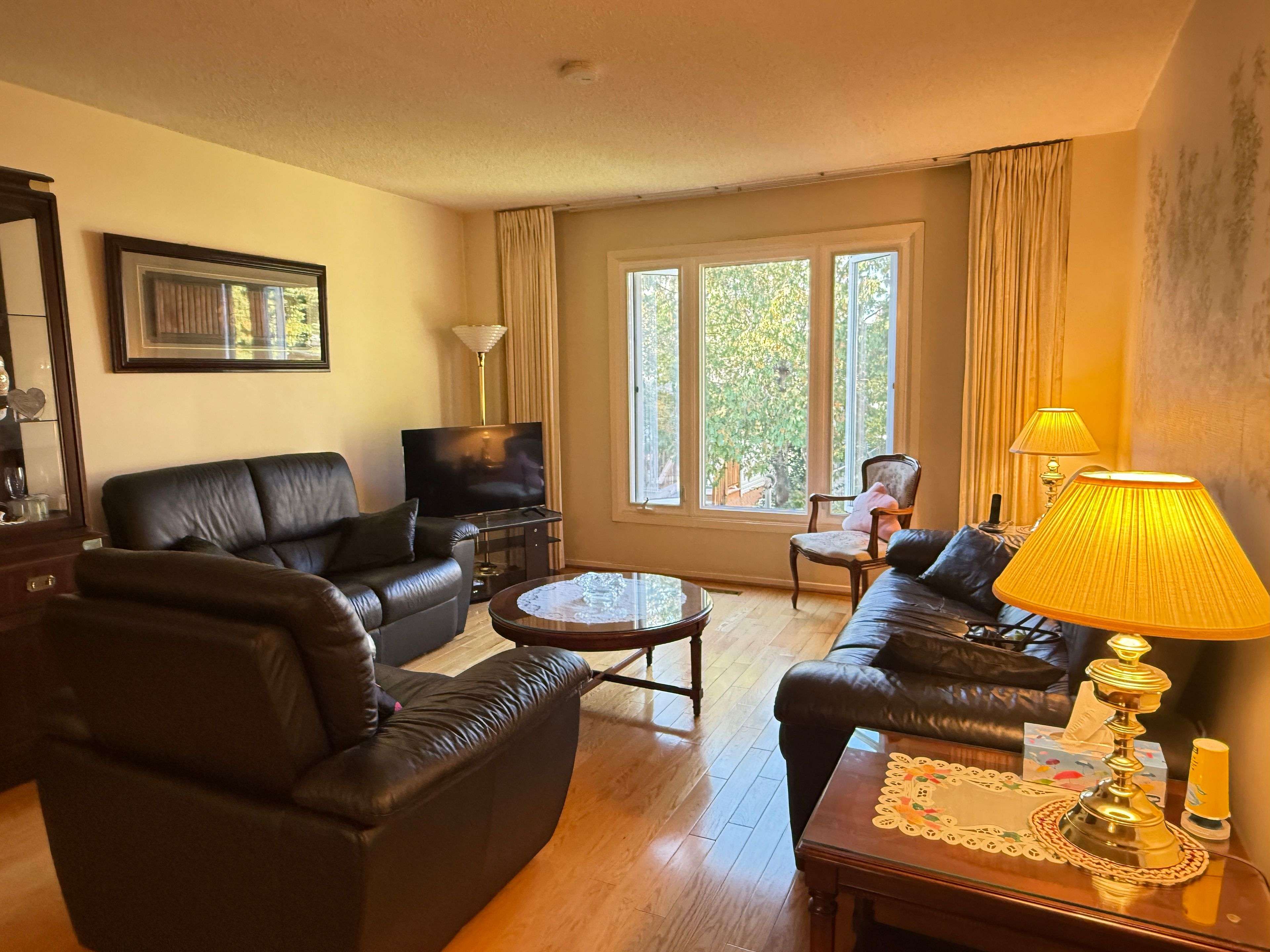 Toronto E07, ON M1V 1K9,142 Alexmuir BLVD