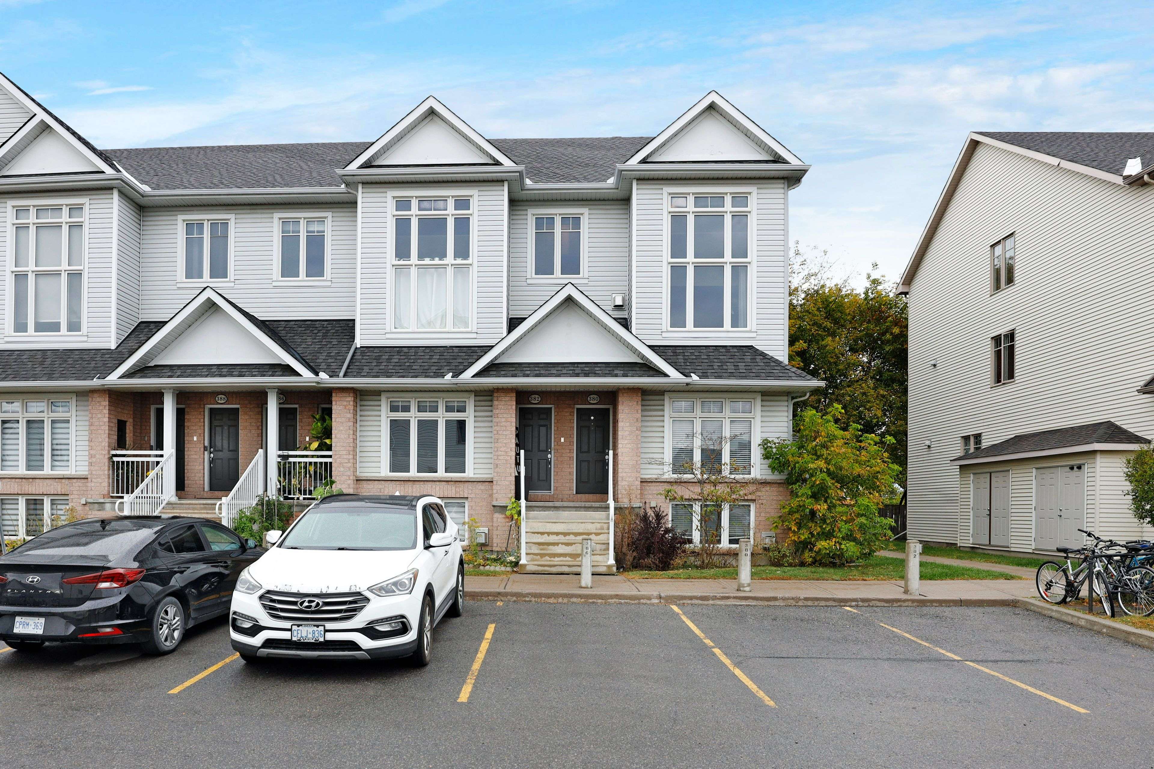 Orleans - Convent Glen And Area, ON K1W 0G3,382 Galston Private #24