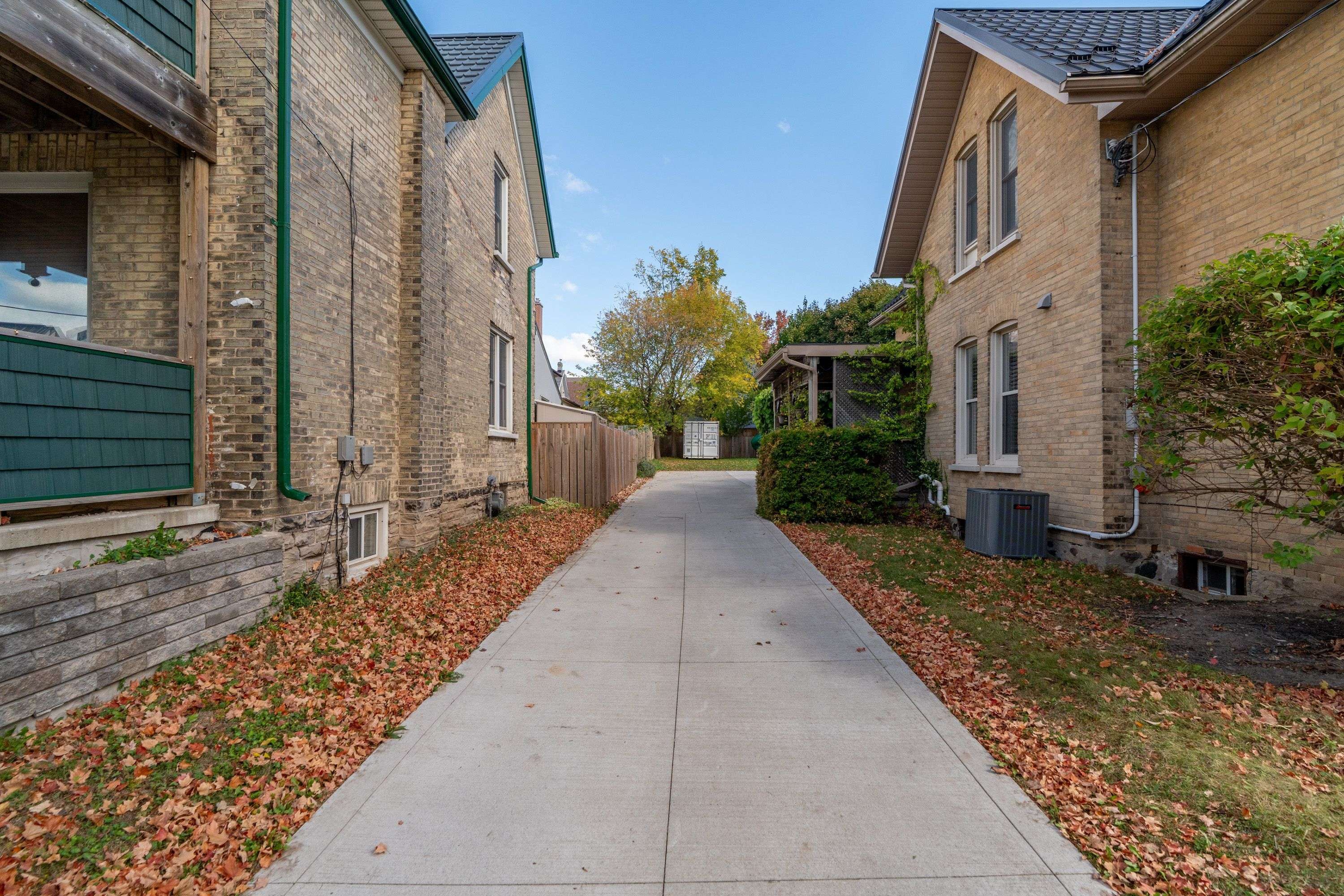 Kitchener, ON N2H 1N6,210 Lancaster ST E