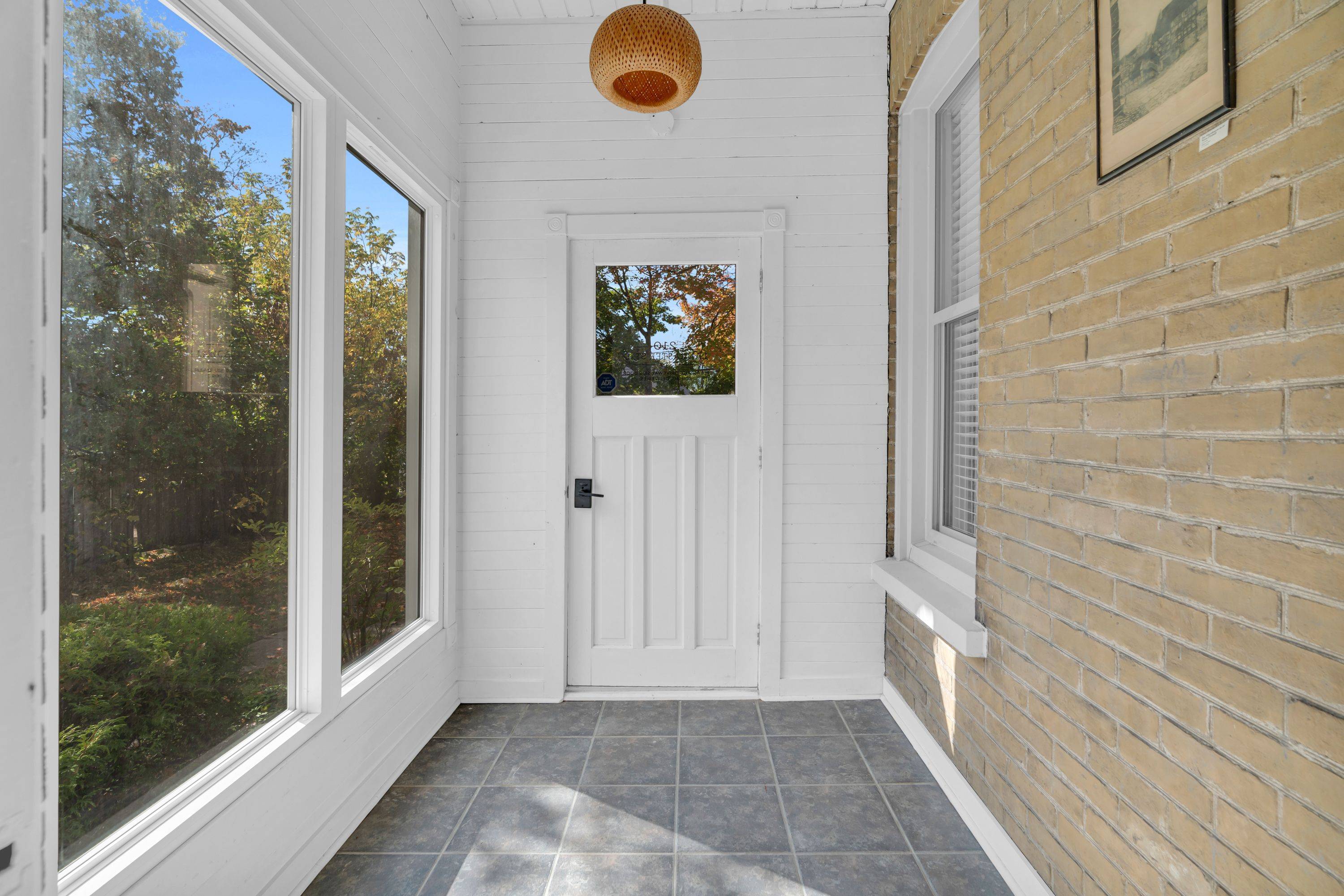 Kitchener, ON N2H 1N6,210 Lancaster ST E