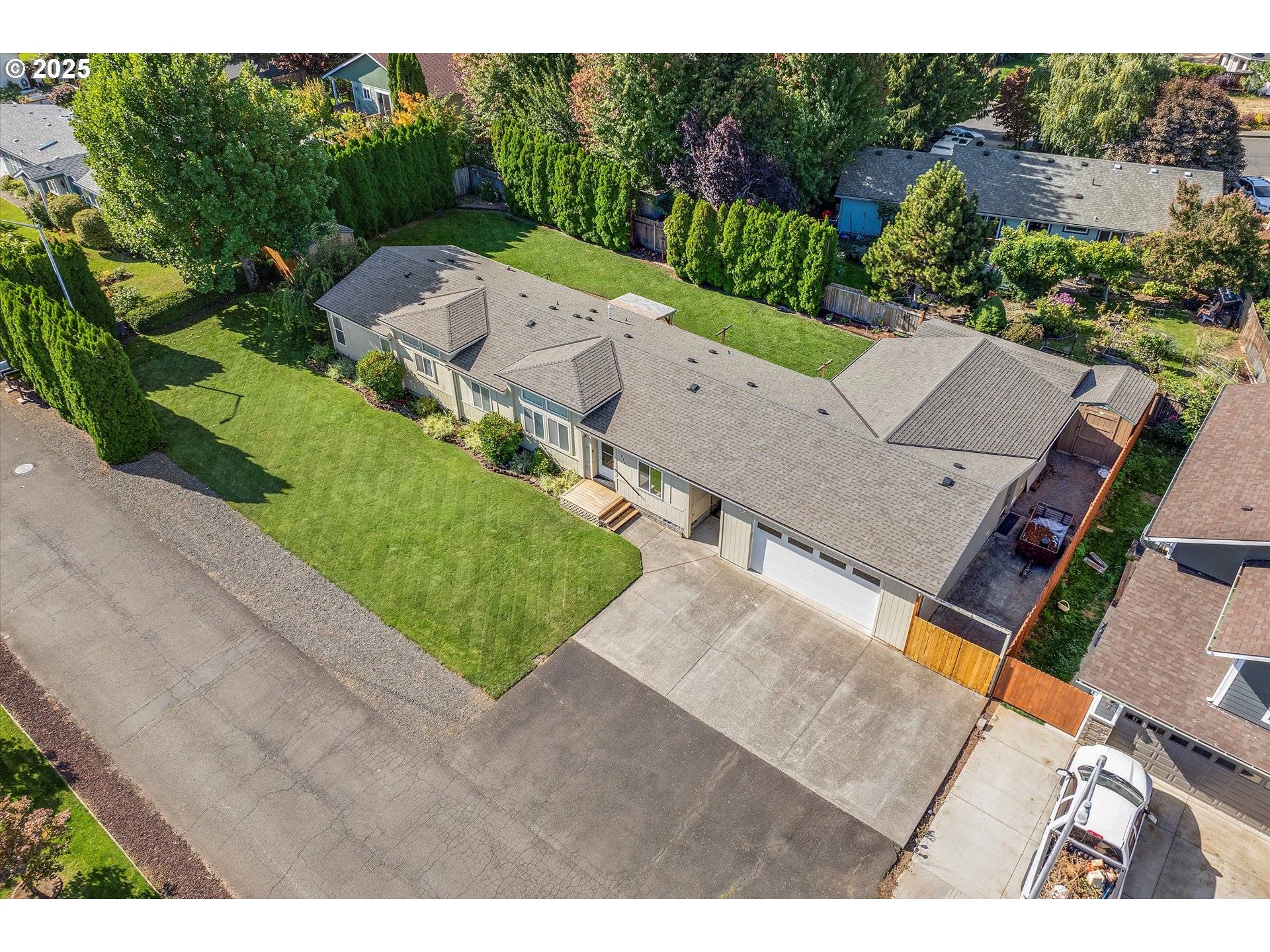 Hood River, OR 97031,836 HENDERSON RD