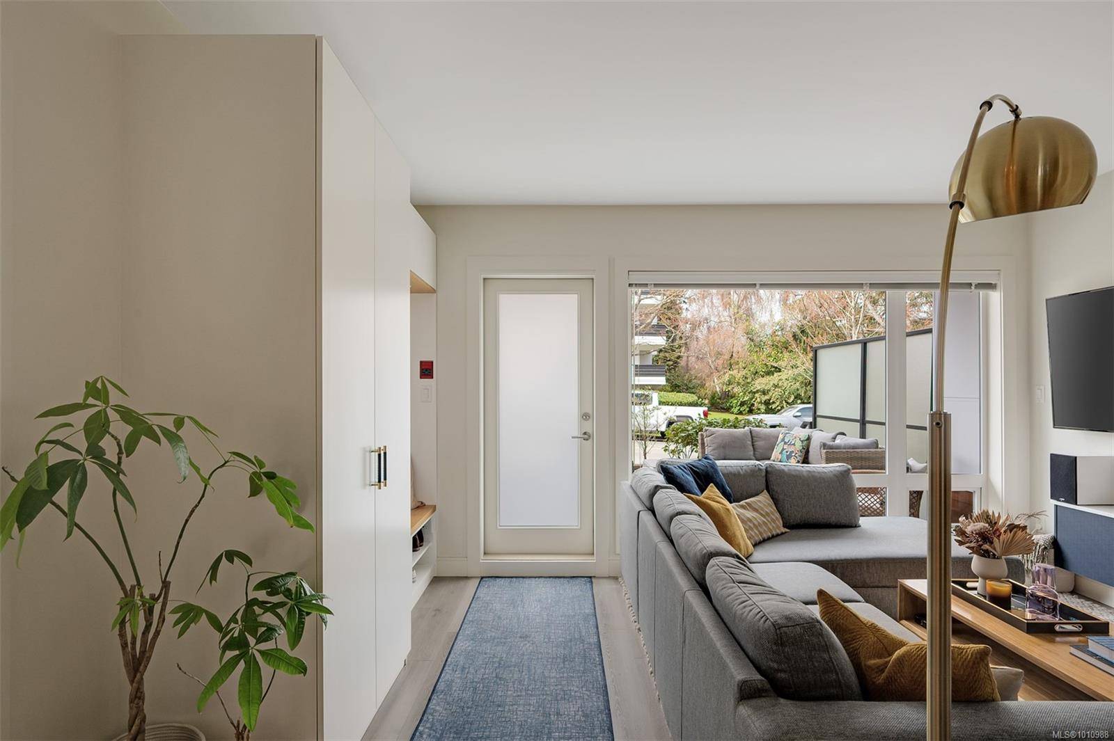 Victoria, BC V8V 1R5,300 Michigan St #102