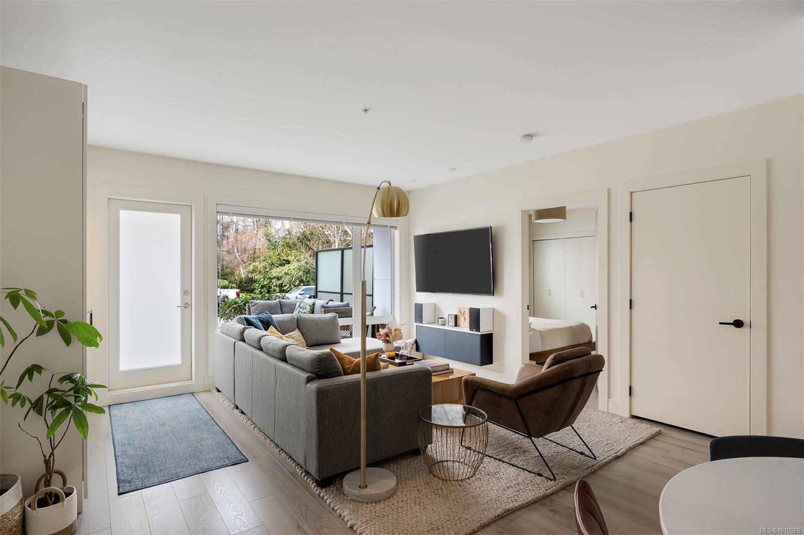 Victoria, BC V8V 1R5,300 Michigan St #102