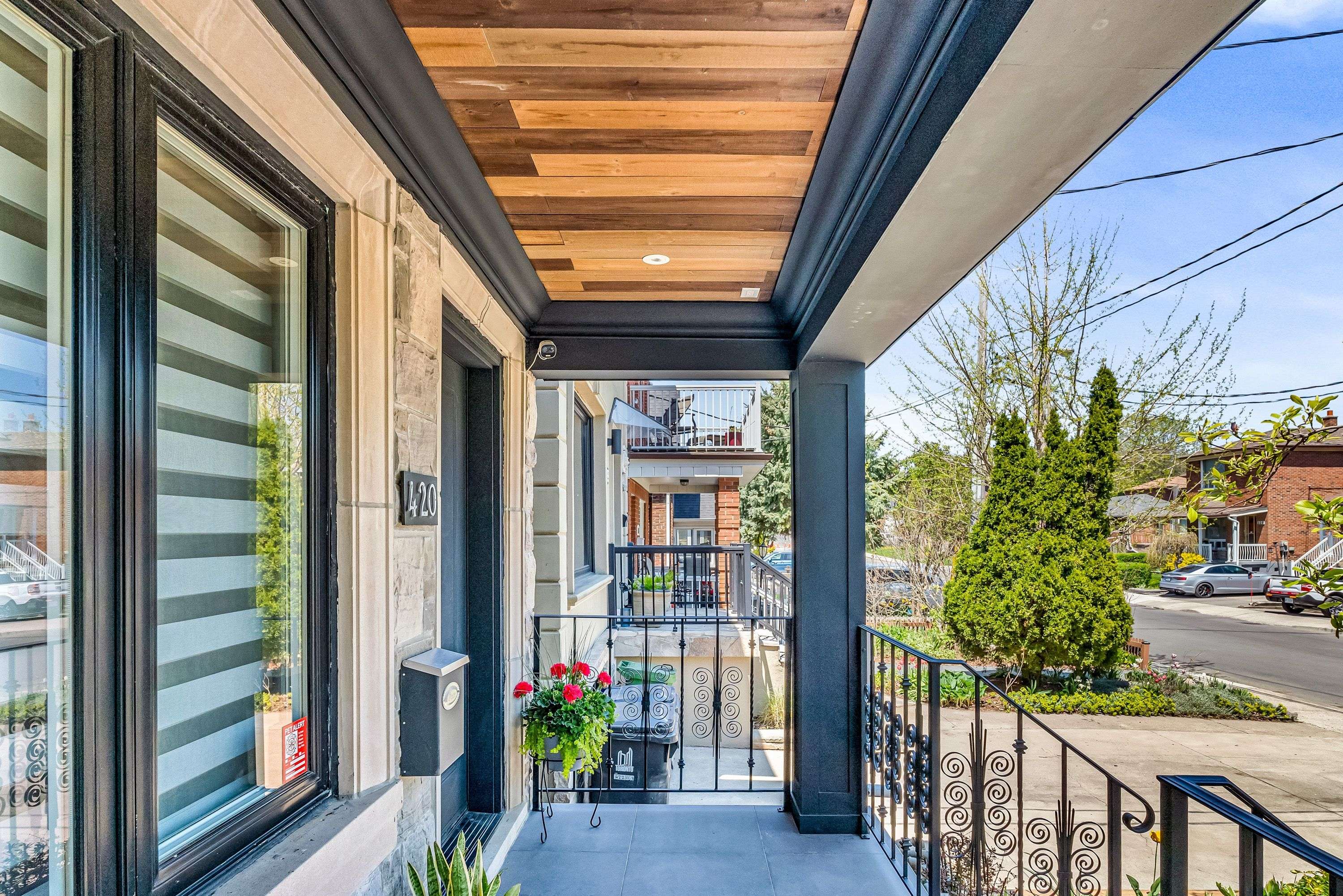 Toronto W03, ON M6E 4L8,420 Harvie AVE