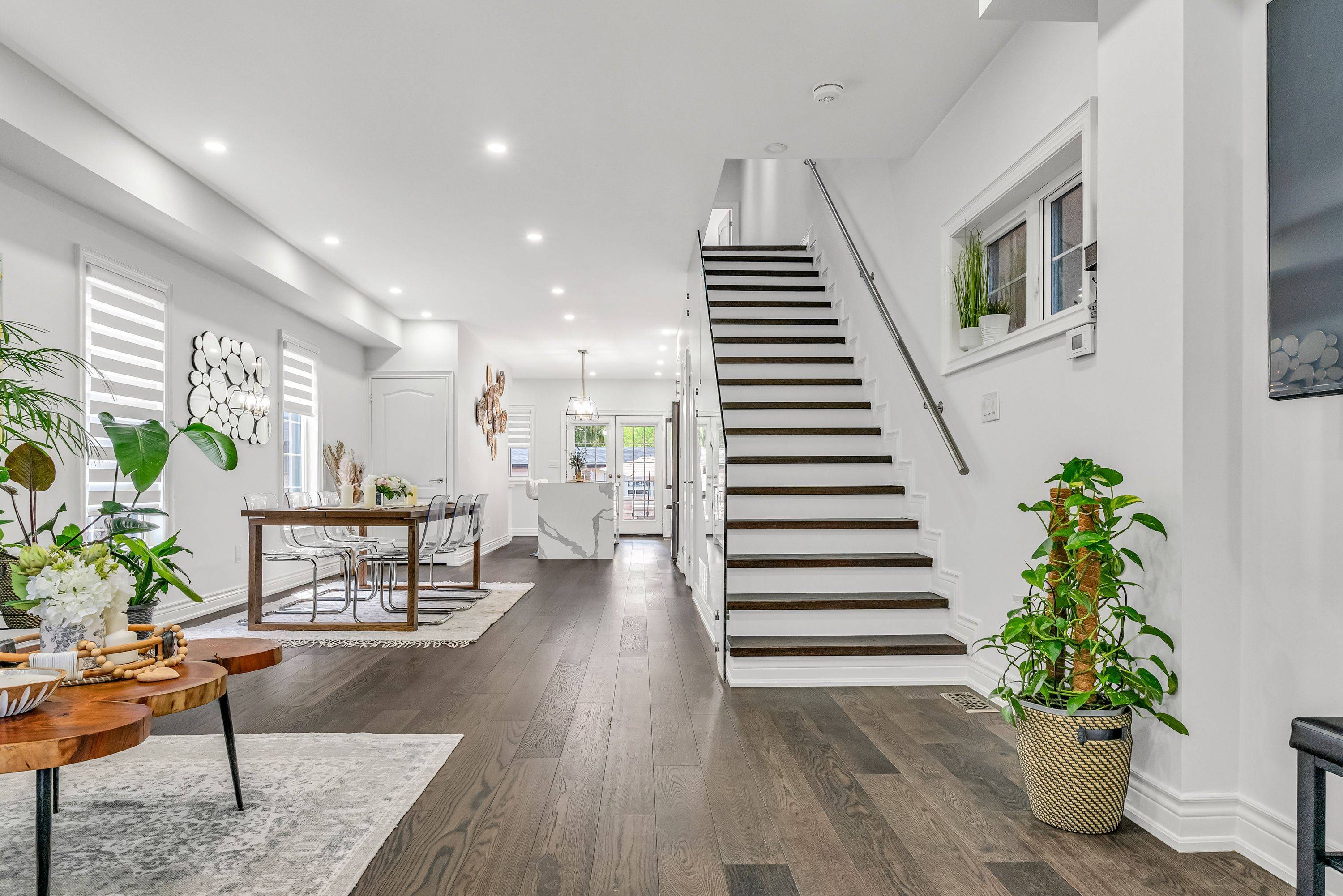 Toronto W03, ON M6E 4L8,420 Harvie AVE