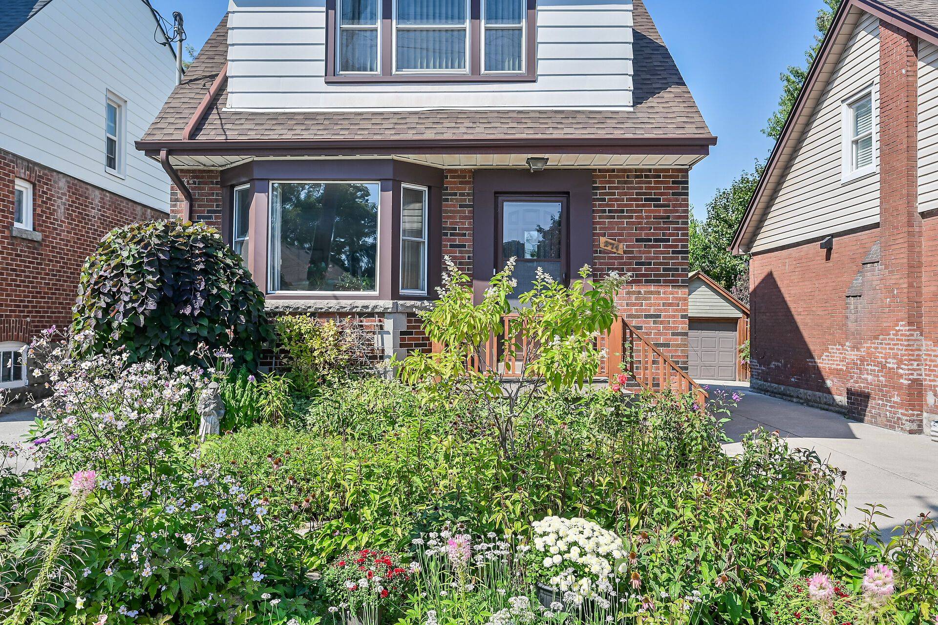 Hamilton, ON L8K 2G1,274 Ottawa ST S