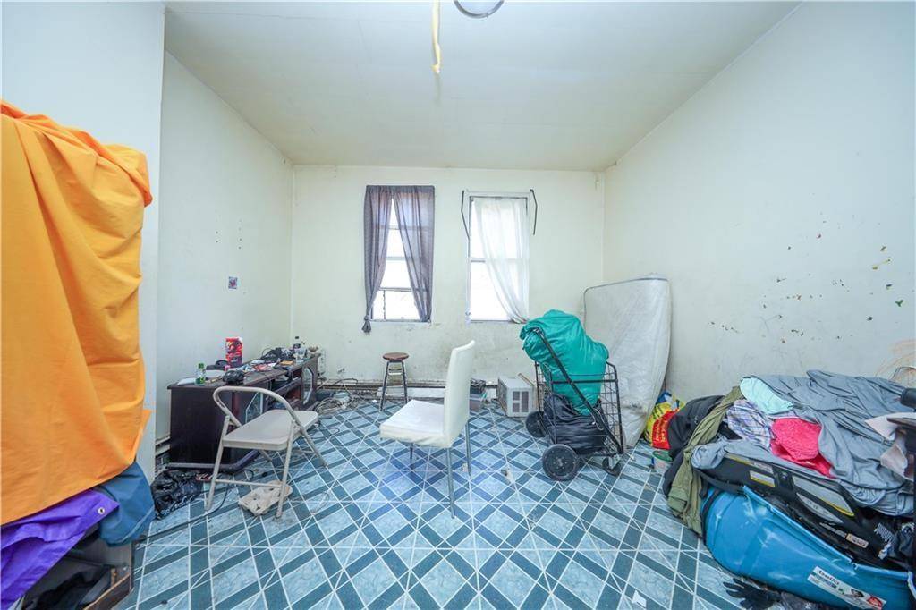 Staten Island, NY 10314,1198 Castleton AVE