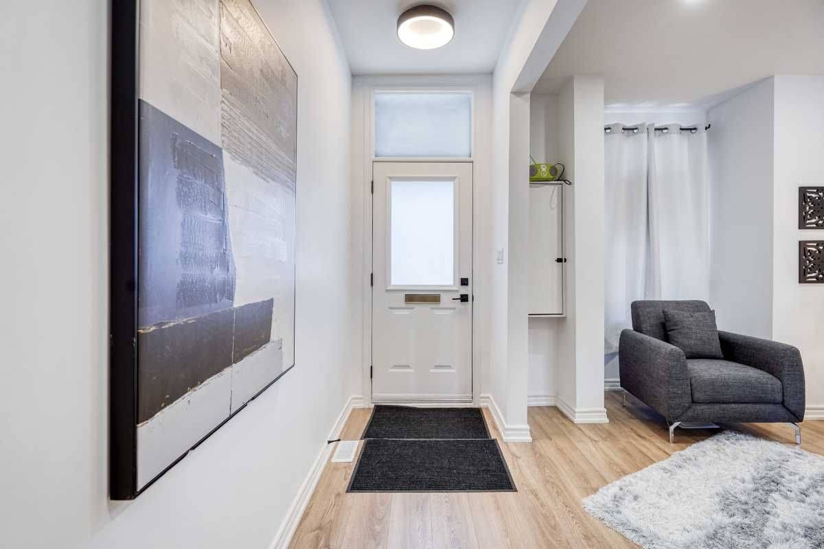 Toronto C01, ON M6K 2B1,613 Dufferin ST