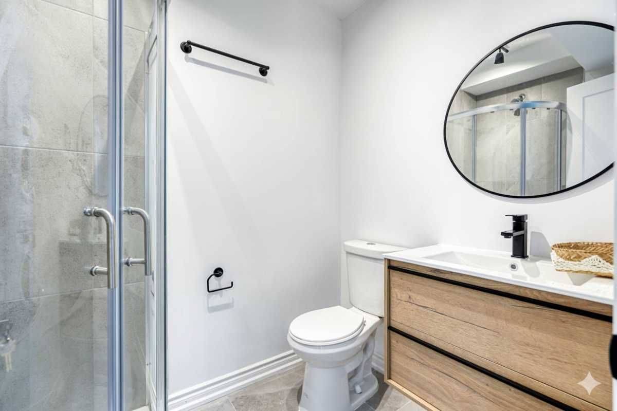 Toronto C01, ON M6K 2B1,613 Dufferin ST