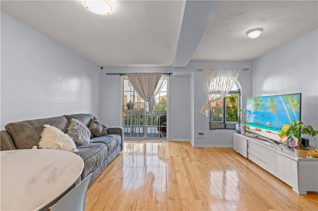 Staten  Island, NY 10314,35 North Country DR