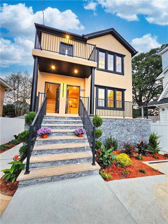 Staten  Island, NY 10301,372 Sharon AVE