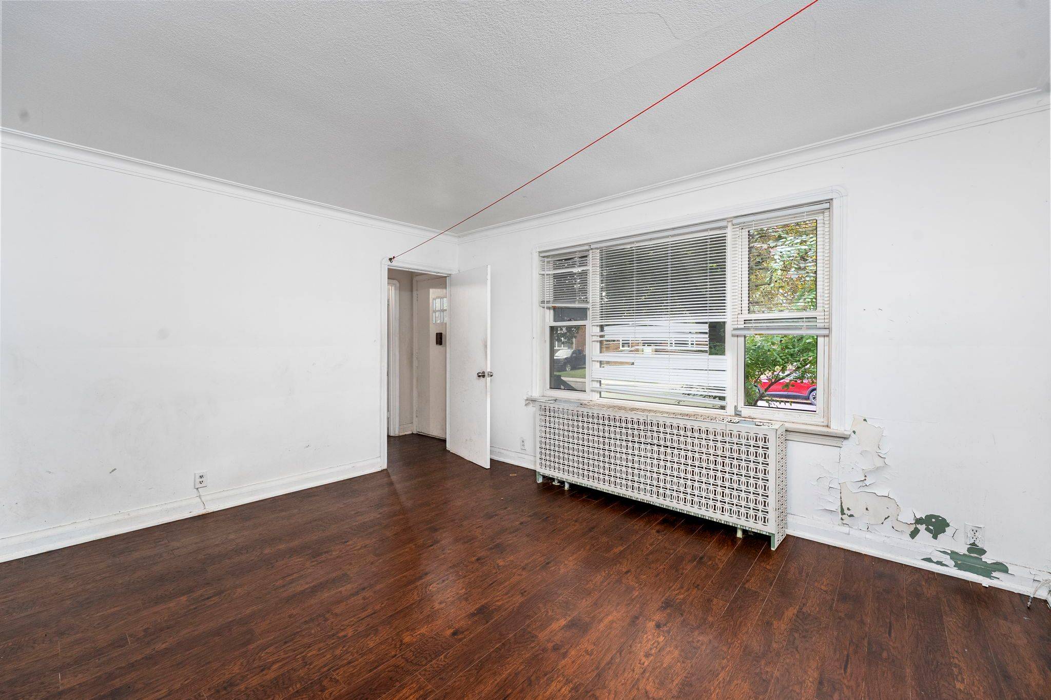 Toronto E03, ON M4B 2P6,21 Plaxton DR