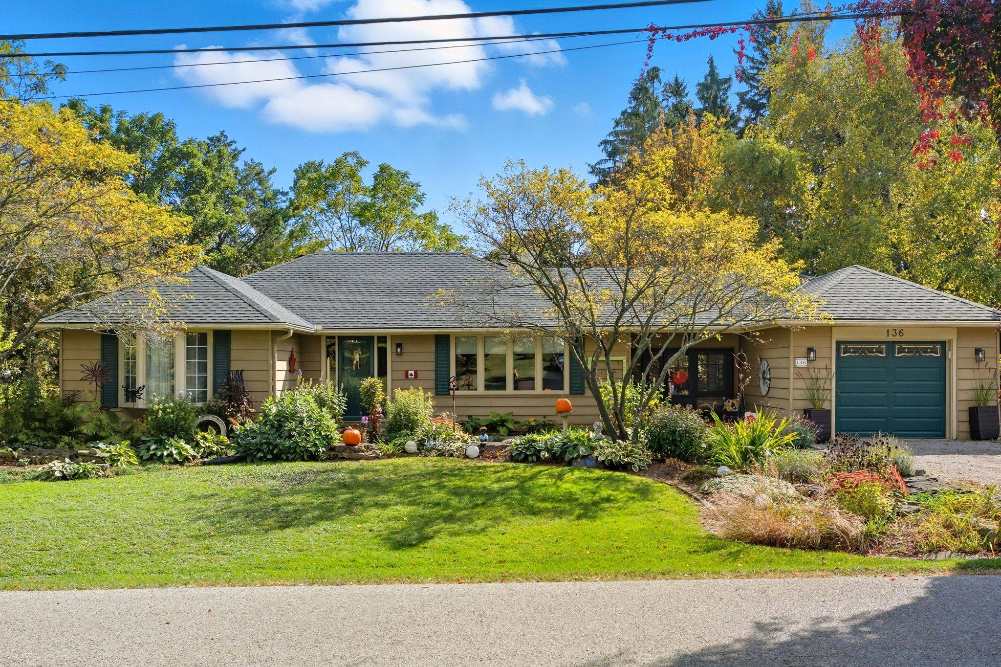 Hamilton, ON L9H 4X8,136 HILLCREST AVE