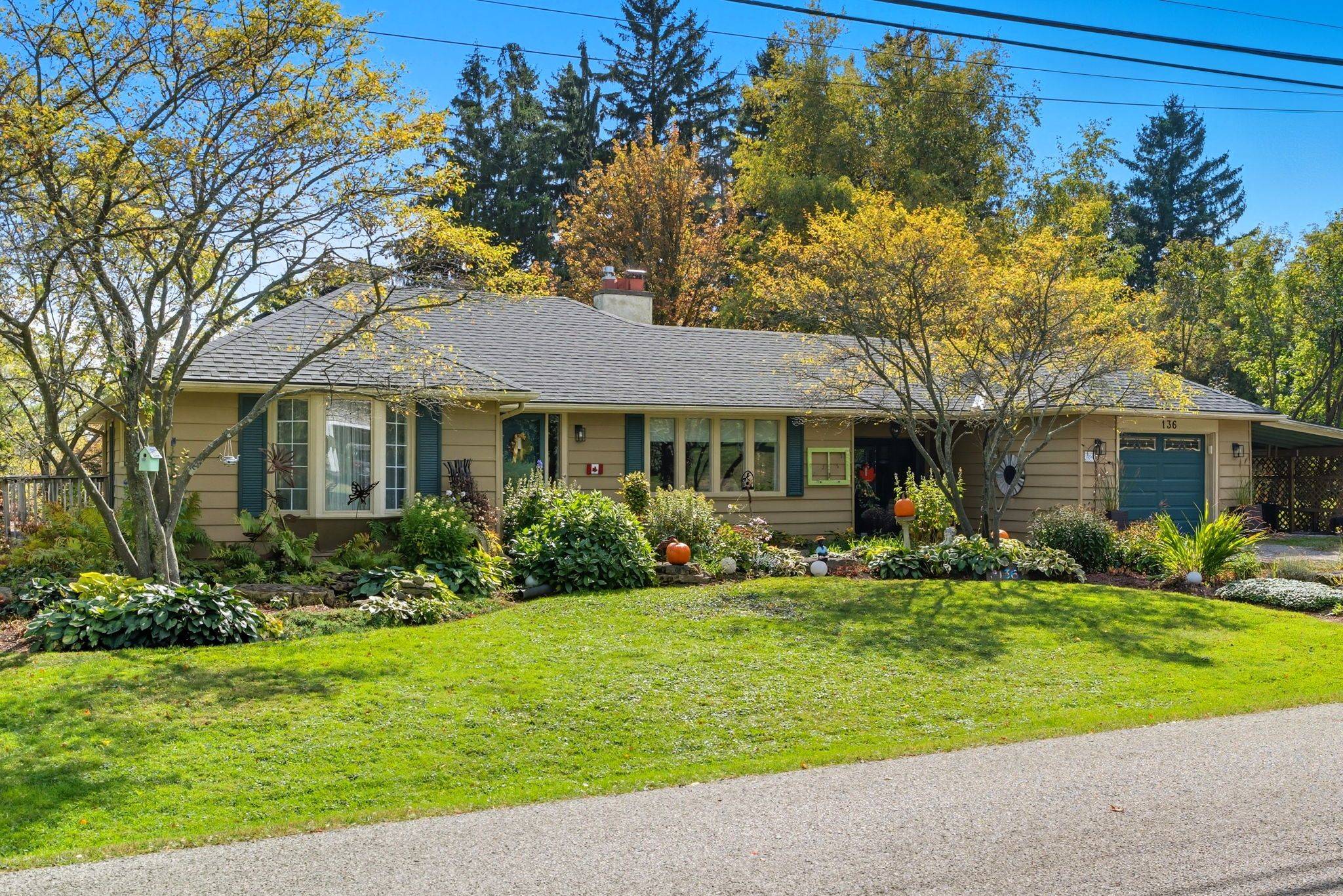 Hamilton, ON L9H 4X8,136 HILLCREST AVE