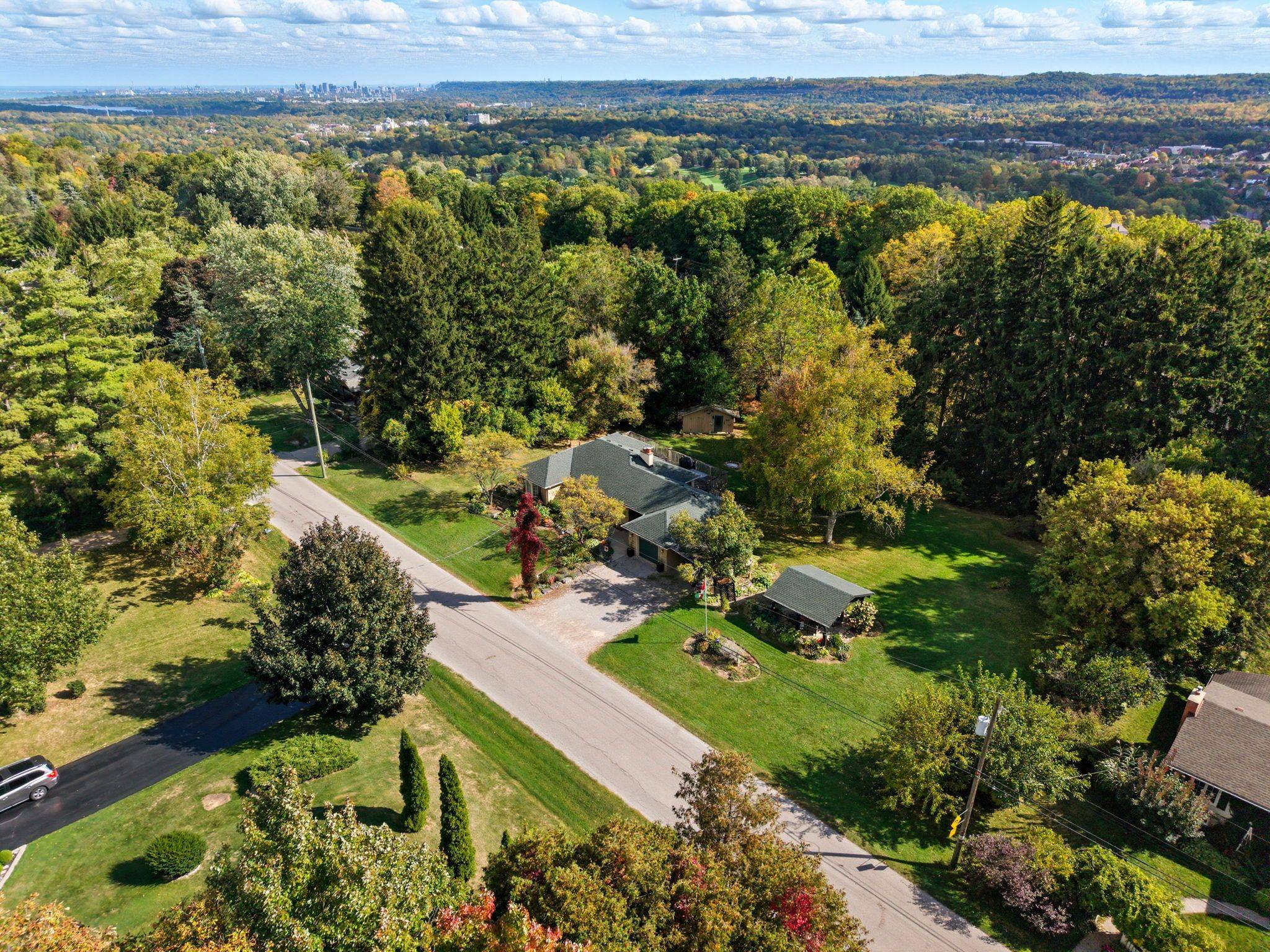 Hamilton, ON L9H 4X8,136 HILLCREST AVE