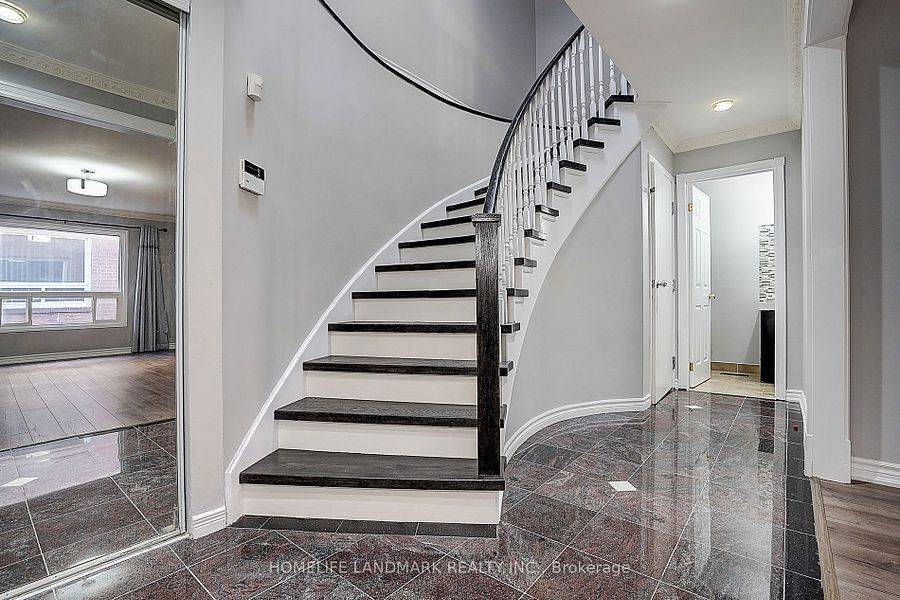 Toronto E07, ON M1V 3K1,15 Saintsbury SQ