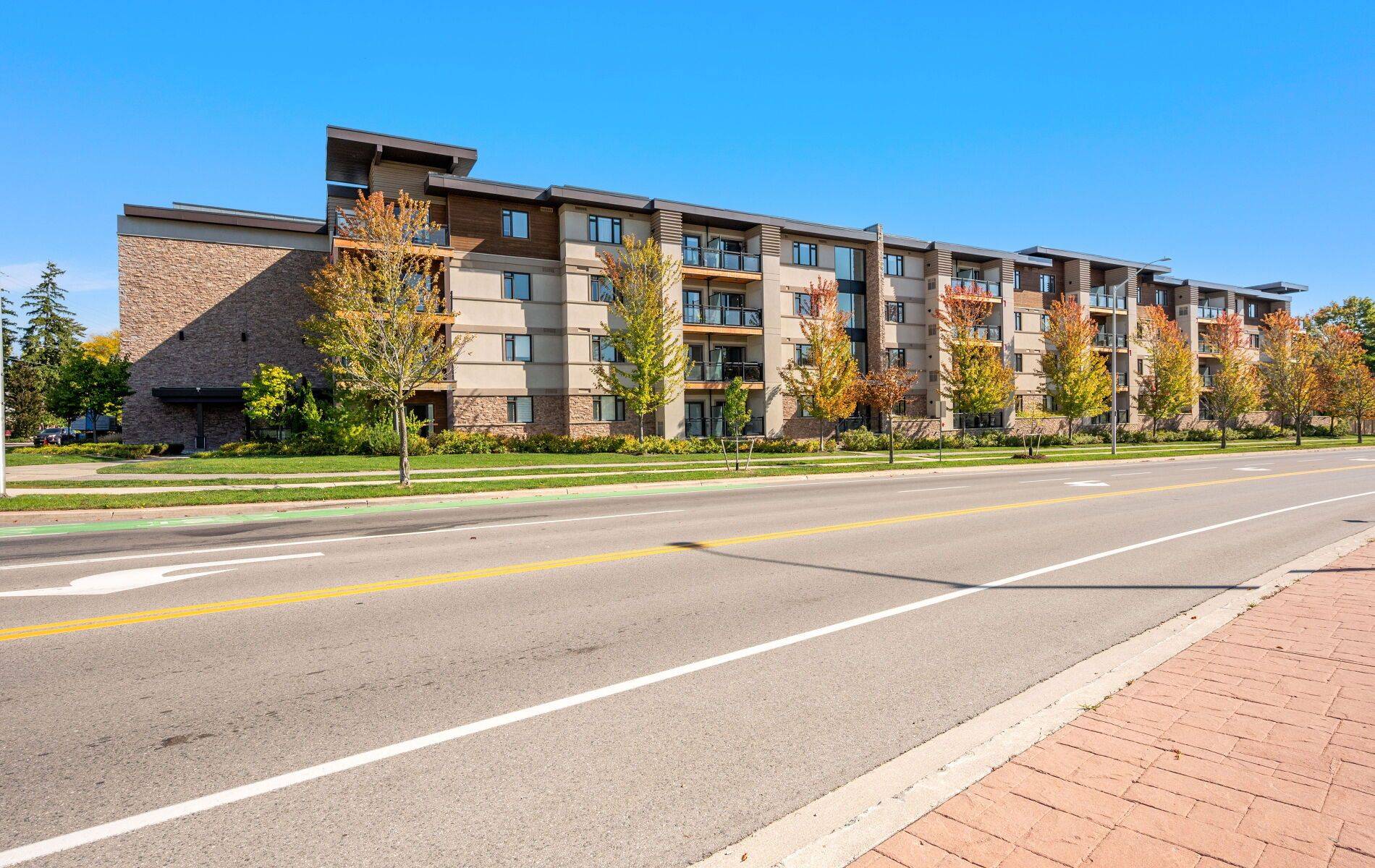 Oakville, ON L6K 0H7,128 Garden DR #413