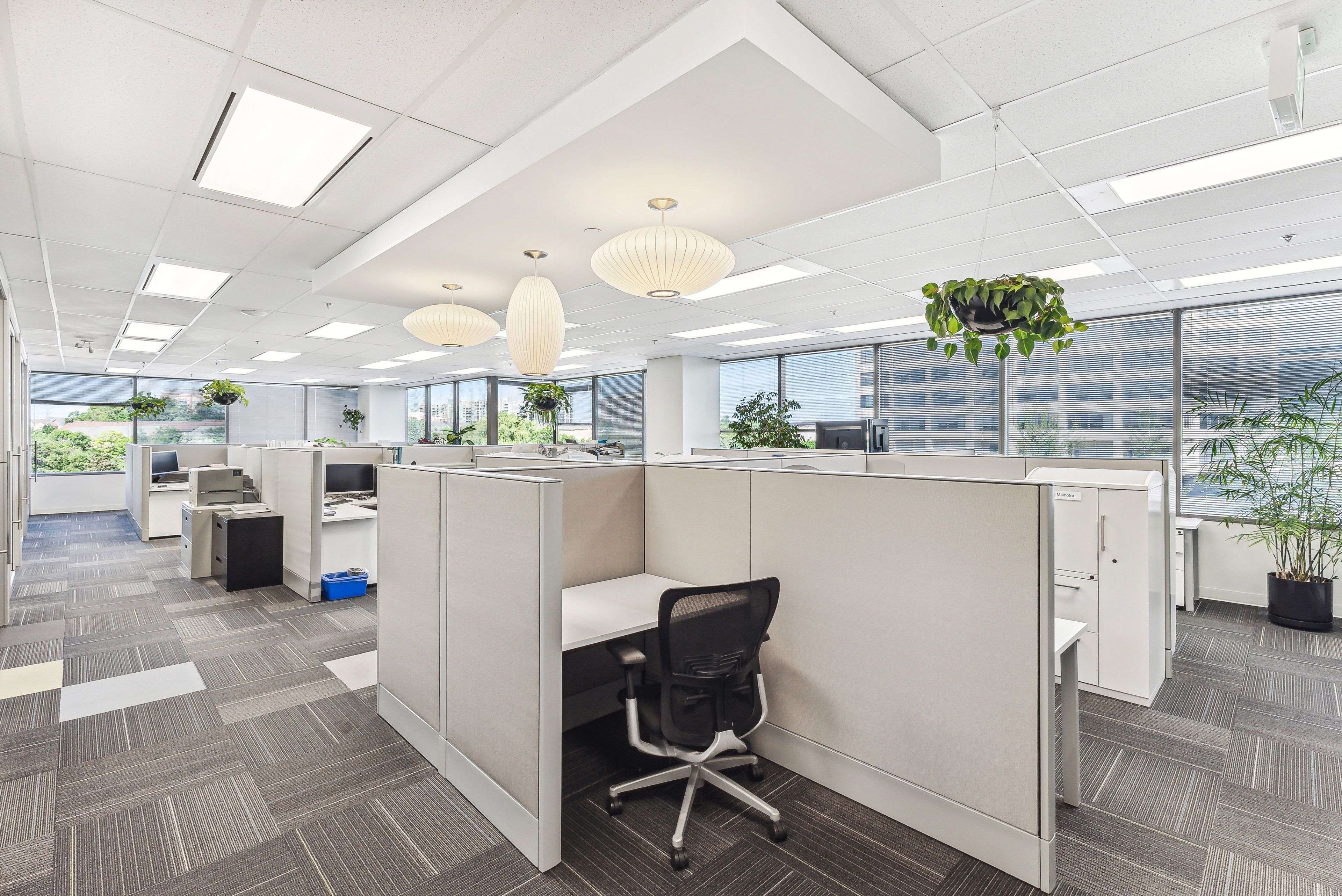 Markham, ON L3T 7V8,165 Commerce Valley DR