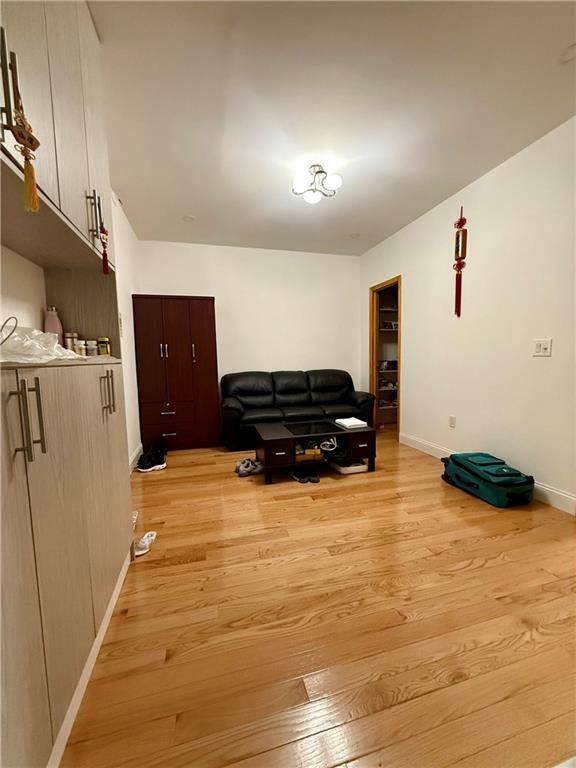 Brooklyn, NY 11220,760 67th ST #3F