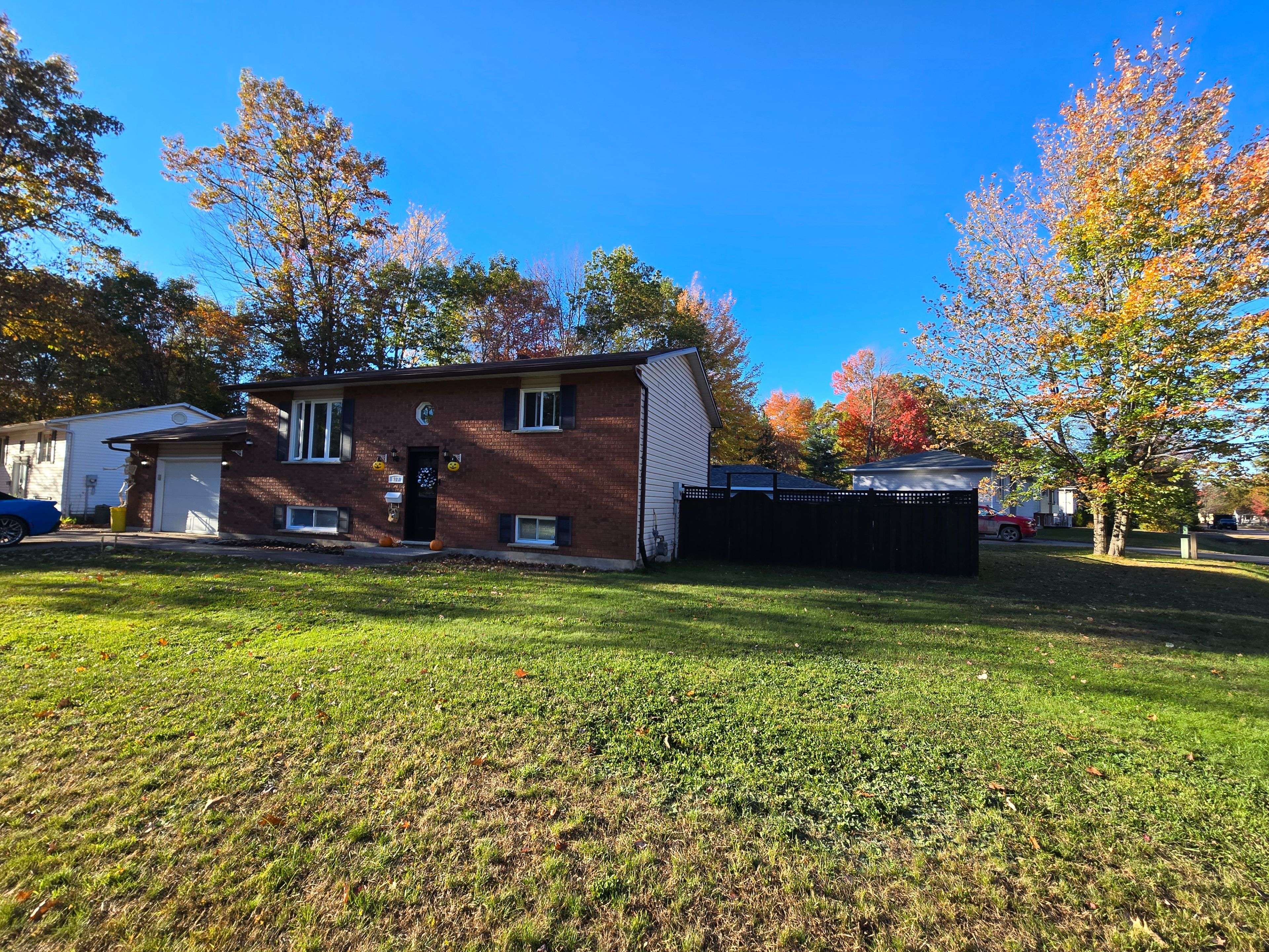 Petawawa, ON K8H 3P9,517 Abbie LN