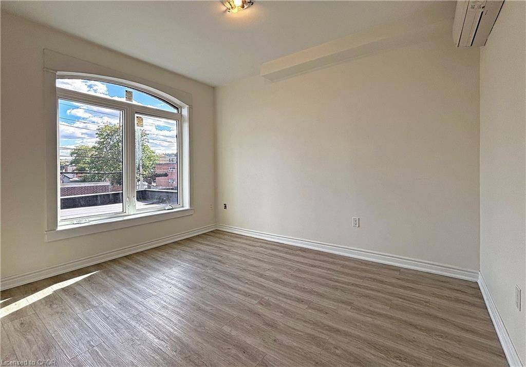 Hamilton, ON L8N 2Y9,76 Wentworth ST S #2