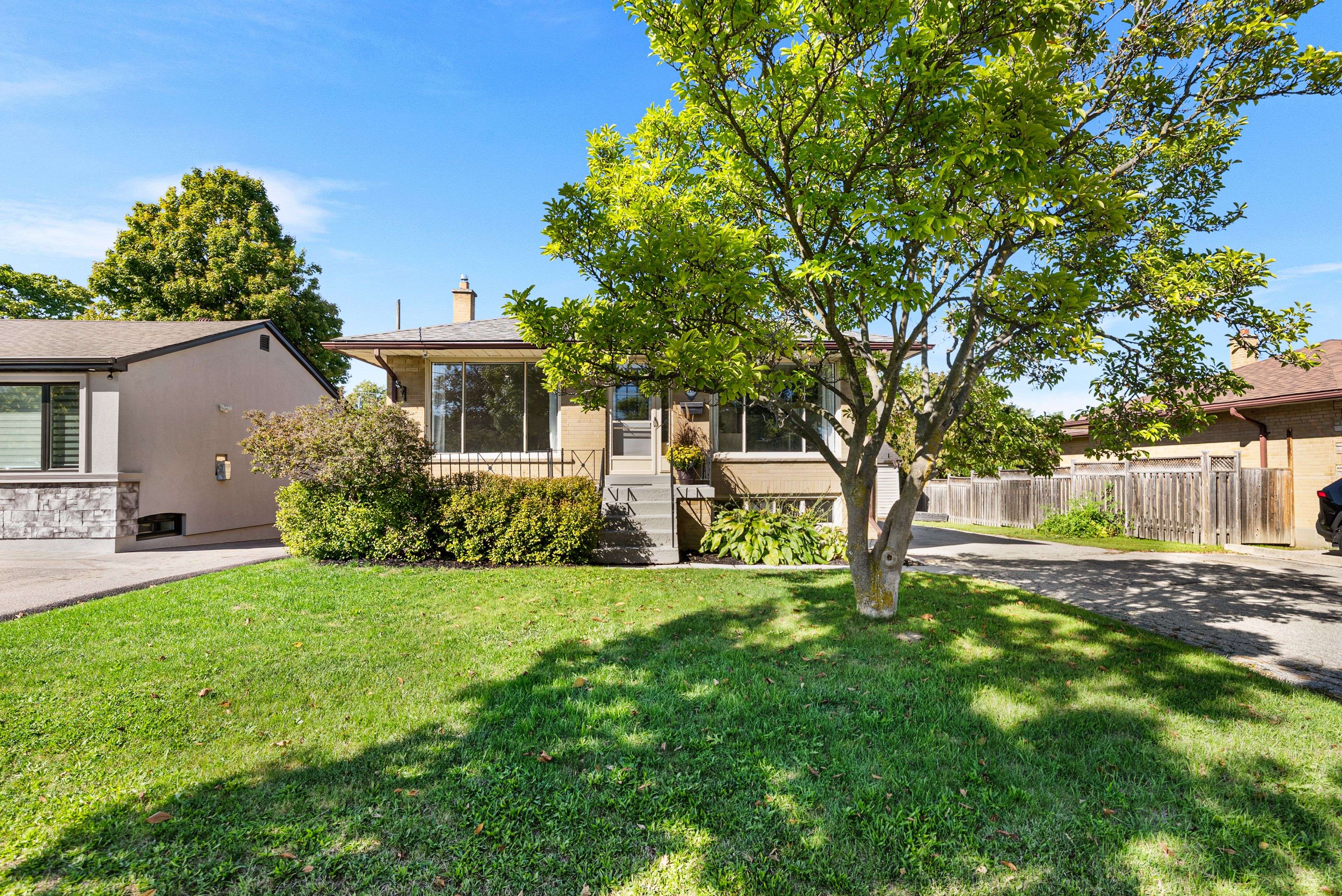 Toronto W10, ON M9W 2H5,10 Golfdown DR