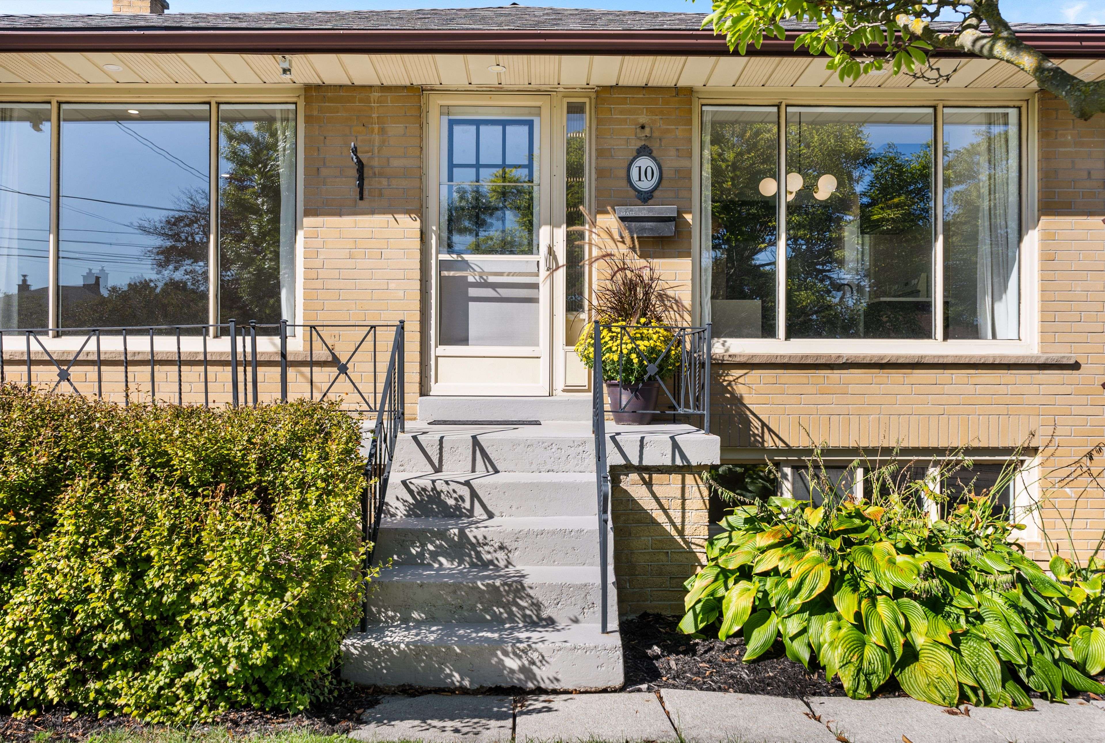 Toronto W10, ON M9W 2H5,10 Golfdown DR