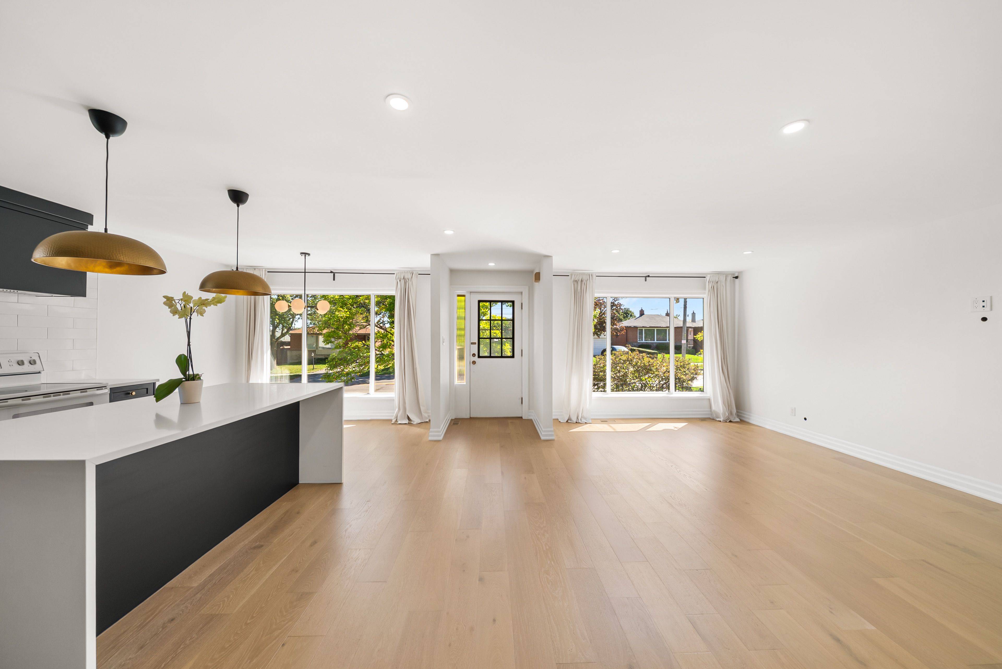 Toronto W10, ON M9W 2H5,10 Golfdown DR