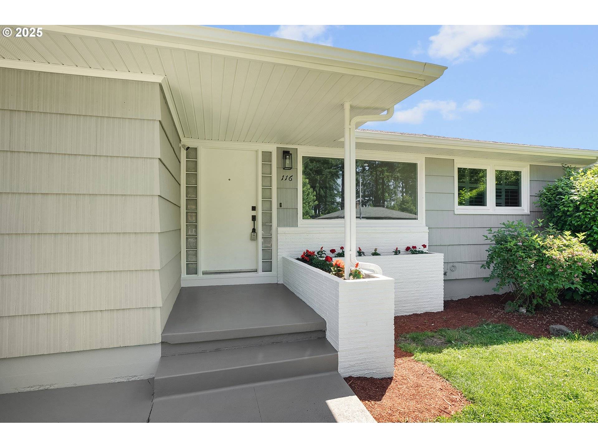 Portland, OR 97233,116 SE 153RD AVE