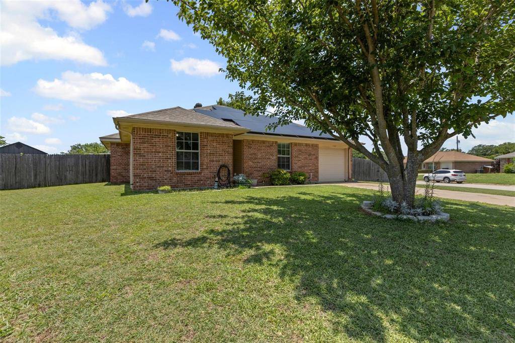 1107 Lynnwood Court, Cleburne, TX 76033