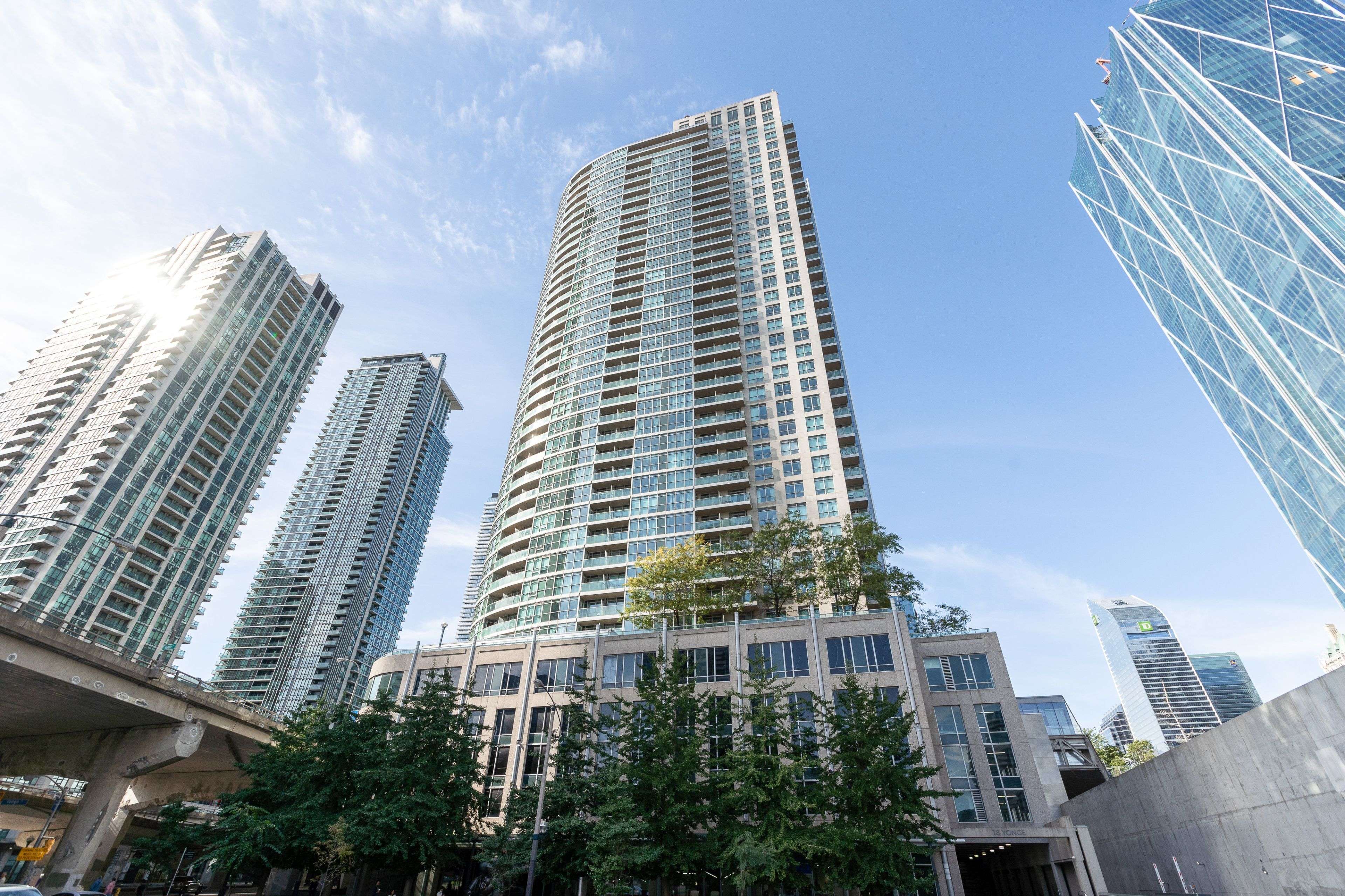 Toronto C01, ON M5E 1Z8,18 Yonge ST #2706