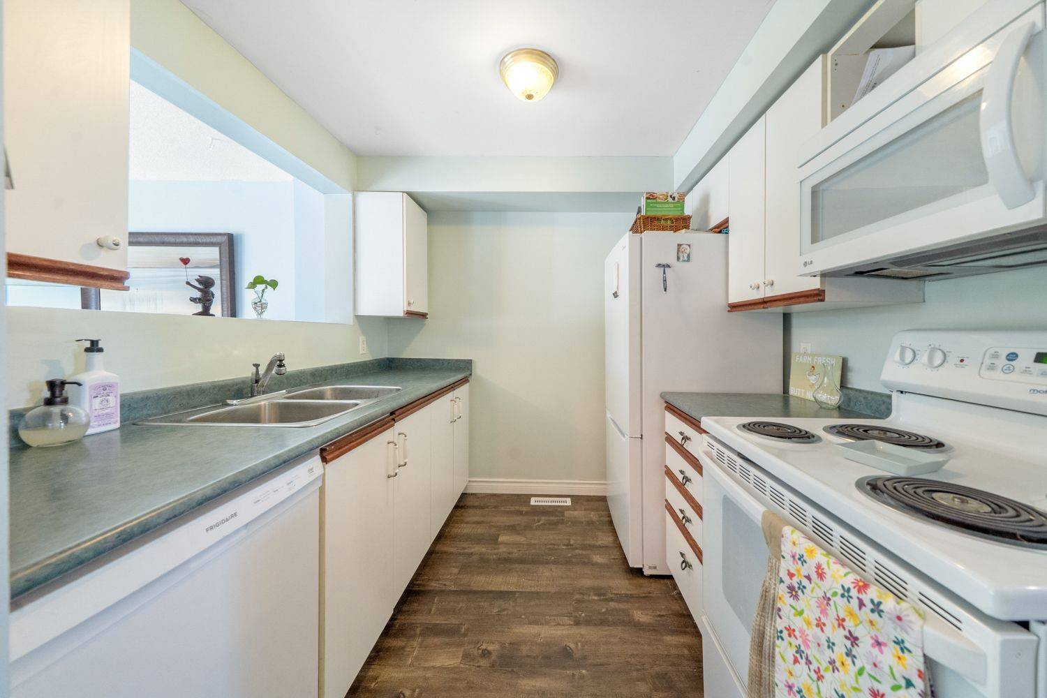 Barrie, ON L4N 9Z1,96 Lee CRES